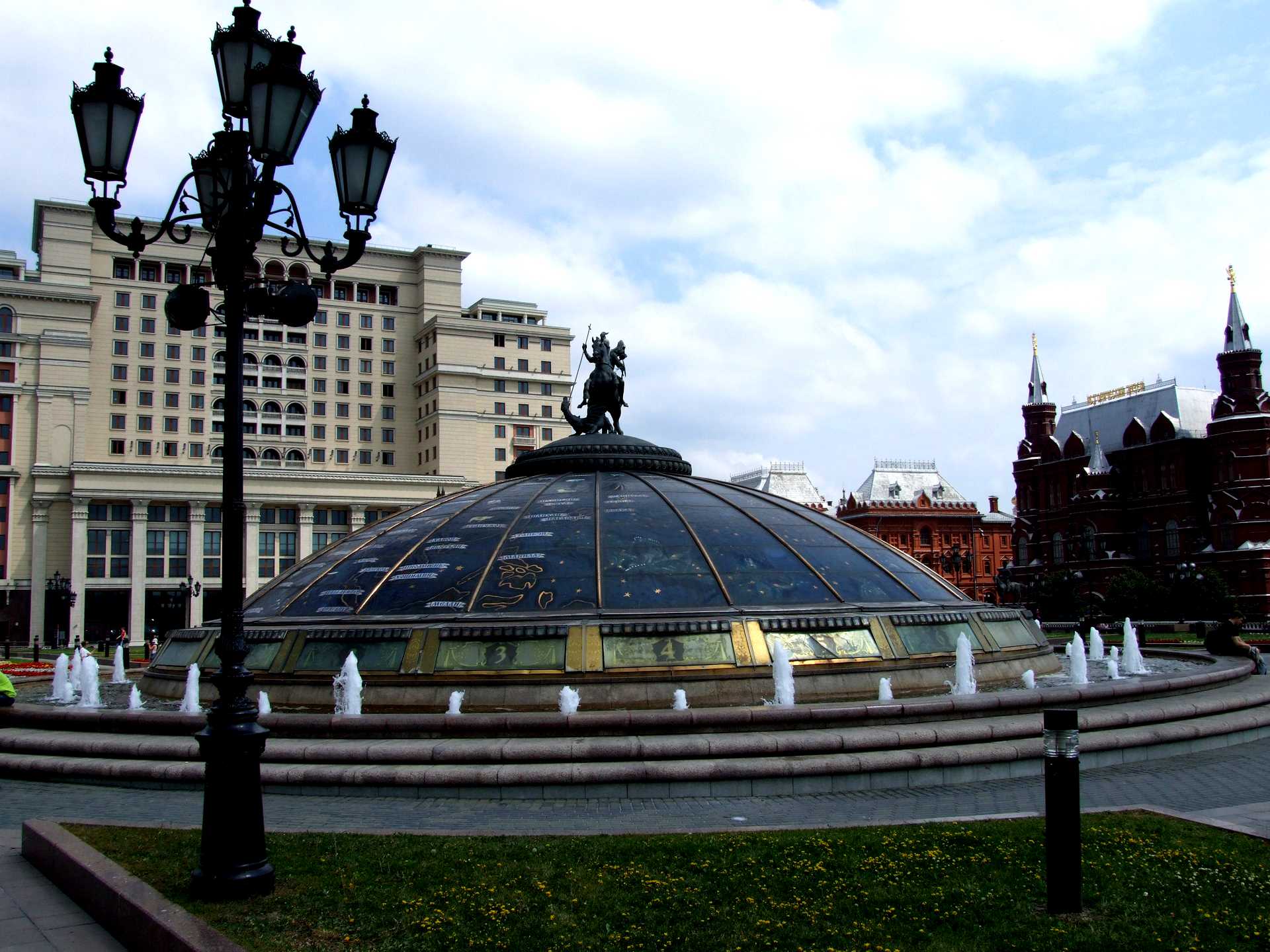 Охотный ряд москва манежная площадь фото. Купол на Манежной площади. Манежная площадь Москва.