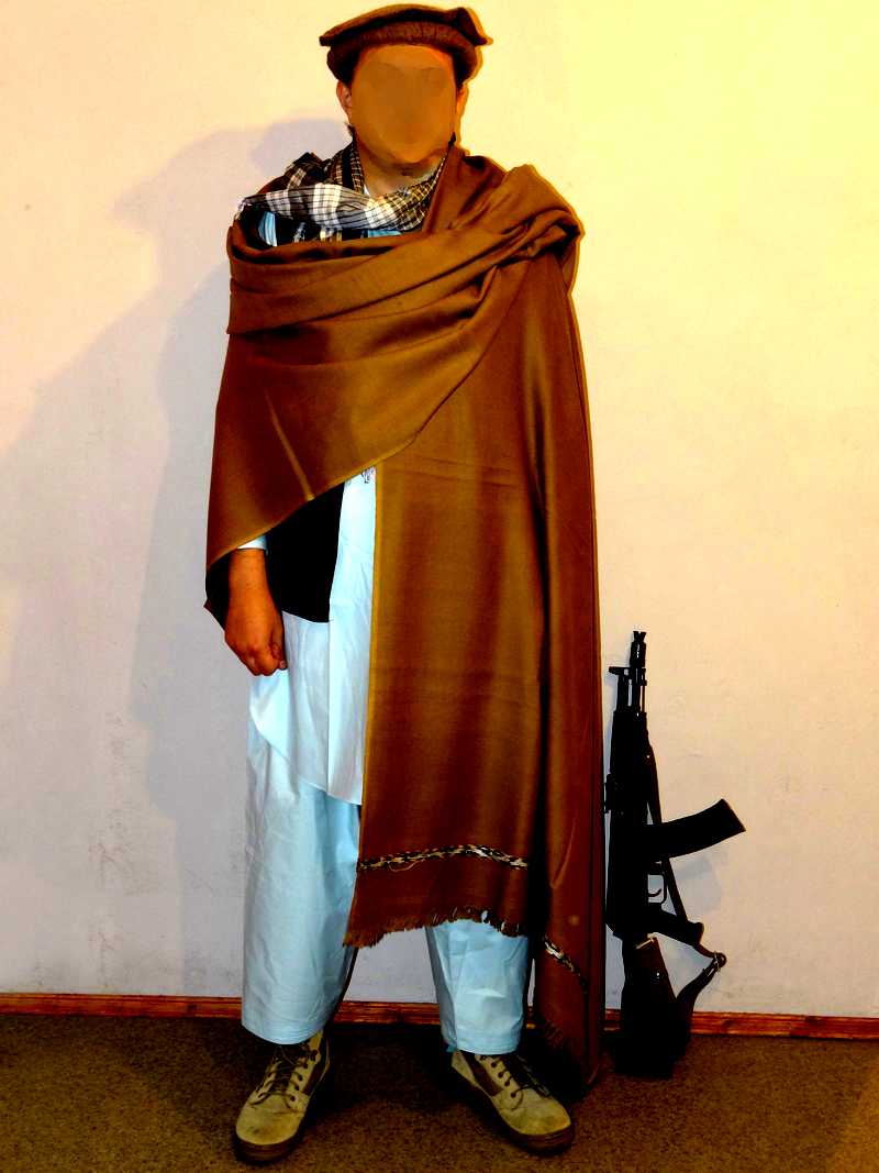 Афганская одежда. Пуштунка Афганская одежда. Афганская мужская одежда. Афганская накидка. Афганский костюм мужской.