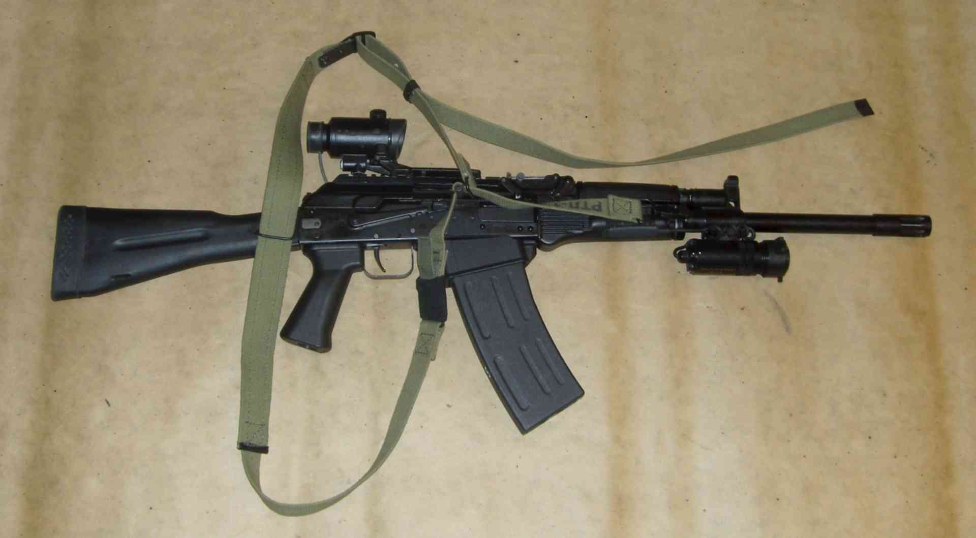 Ремень трехточечный зубр сайга. Ремни на вепрь молот 12. Трехточечный ремень на вепрь 12. Ремень для акм трехточечный долг 3м. Крепление ремня на ак 12.