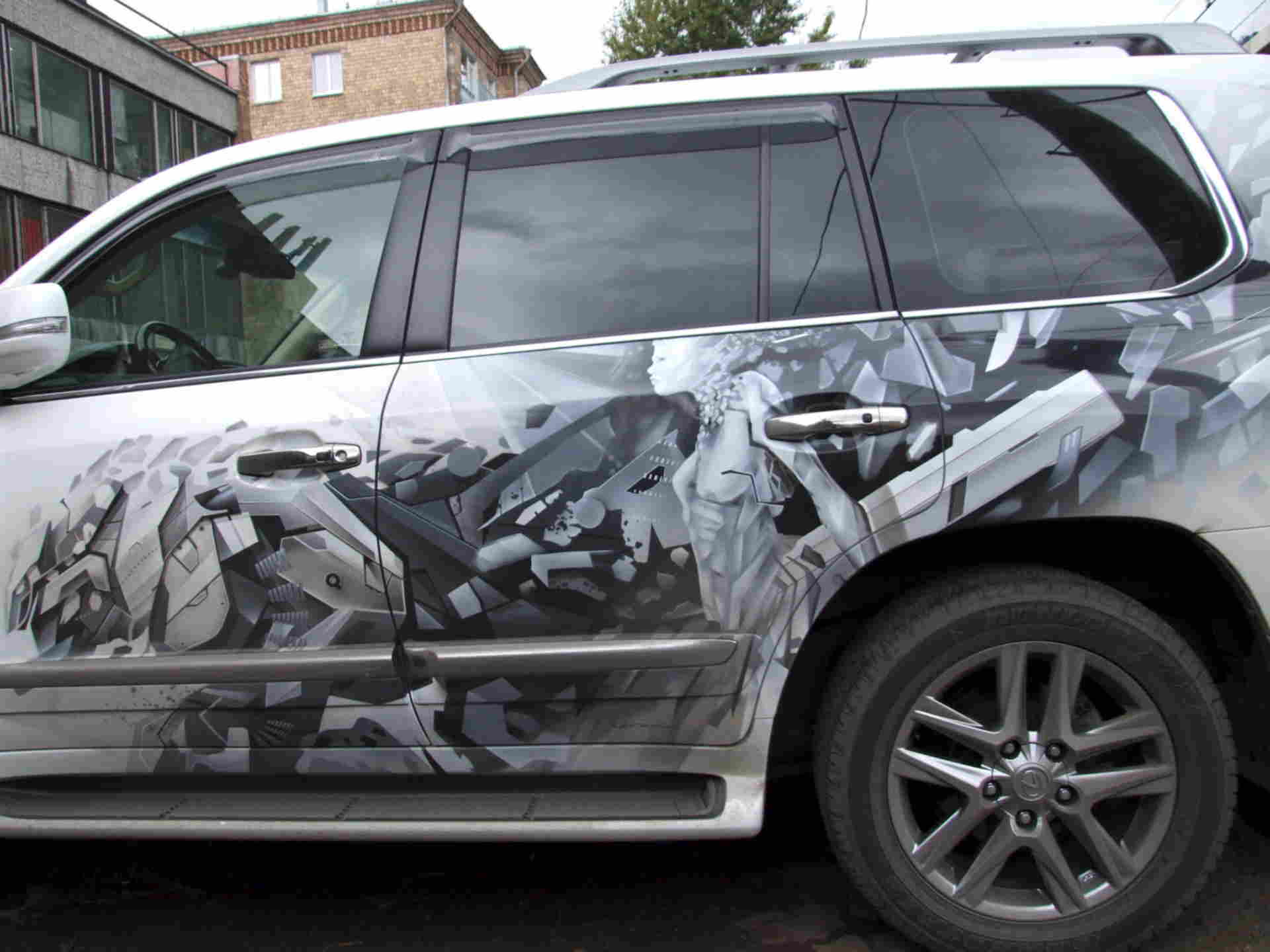 художественное аэрографии. аэрография. художественное аэрографии. аэрография космос на авто. медведь аэрография на машину.