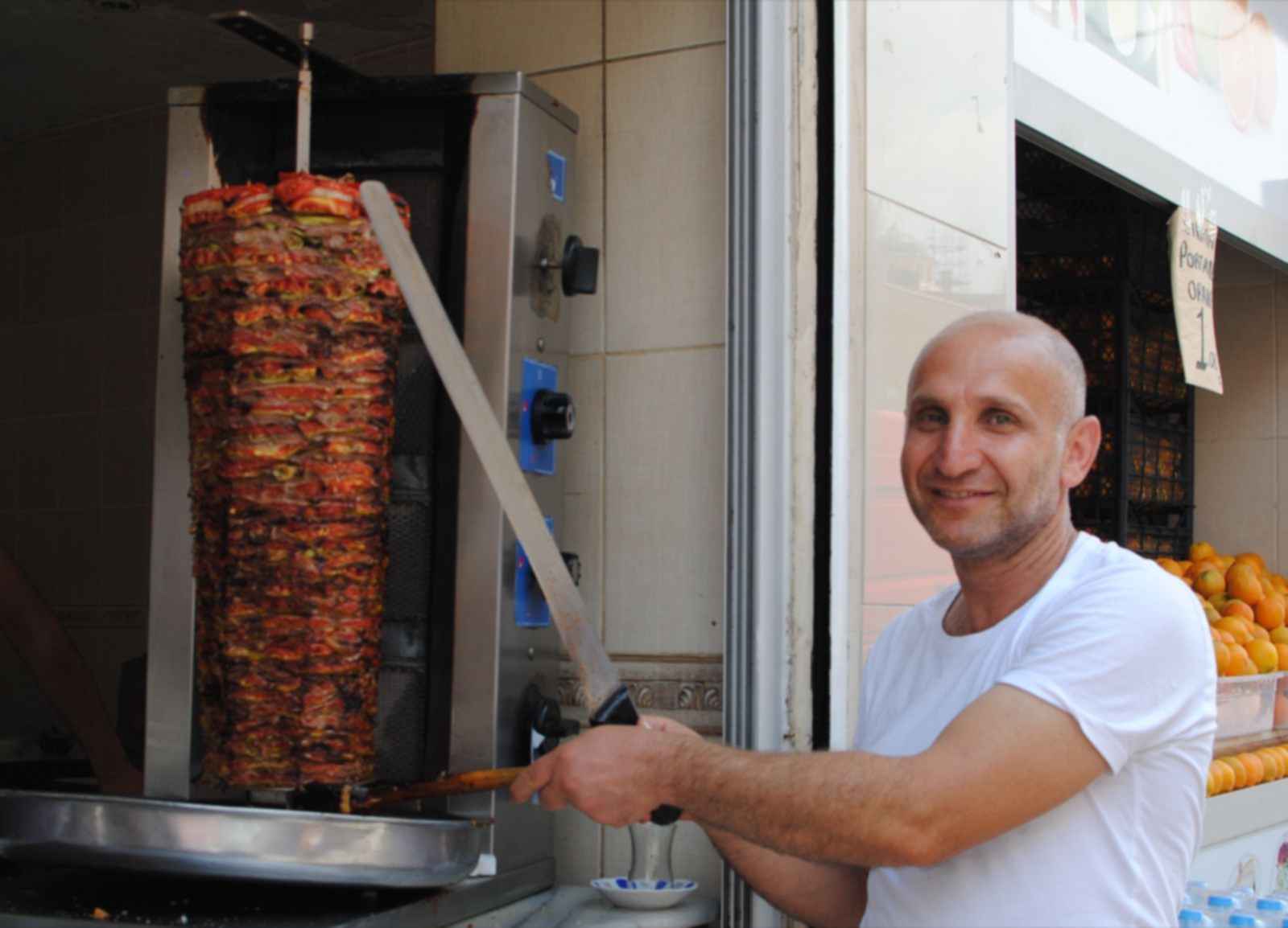 шаурма на углях. повар шаурмист. мастер шавермы. киоск фастфудной продукции шаурмастер, курган. шаурма анапа.