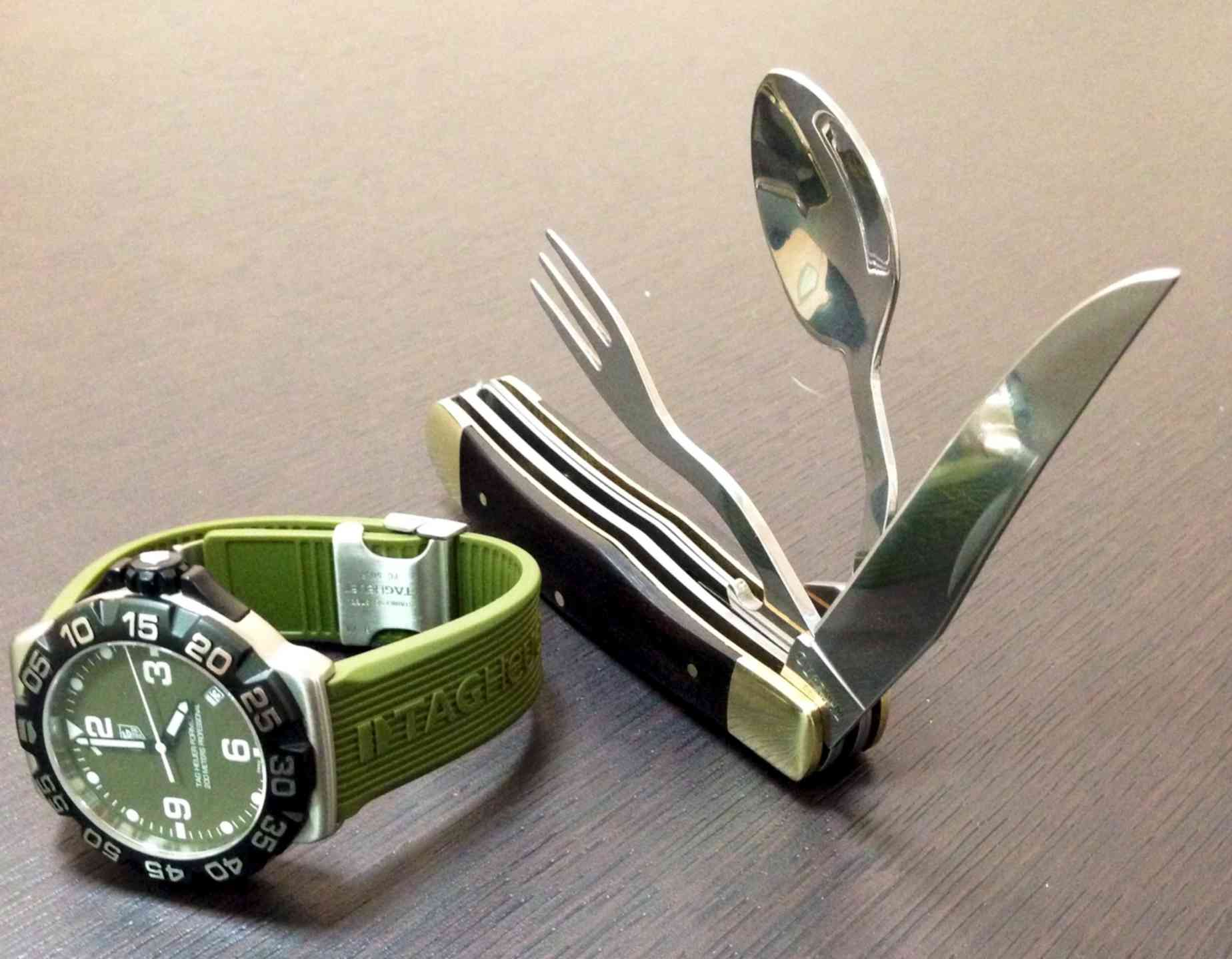 Watch knife. Часы и нож. Набор нож и часы. Нож с часами. Часы с ножиком.