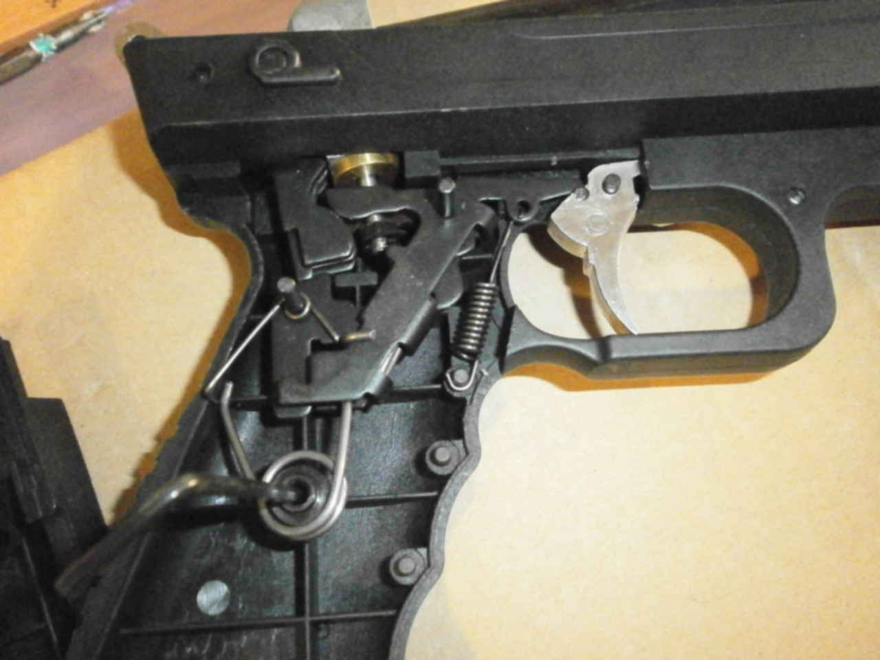 схема макарова пневматика. чертеж газобаллонного пневматического пистолета. механизм пневматического пистолета. схема пневматического пистолета макарова. газобаллонная пневматика схема.