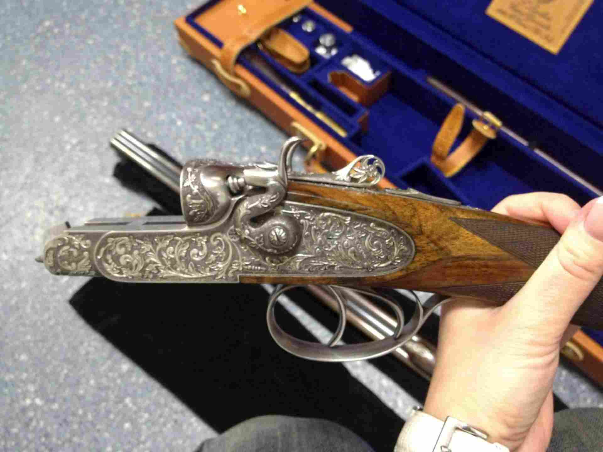 Ружья по наследству фото. Оценка оружия. Оценка оружия. Оценка недвижимости для нотариуса. Оценщик ружья в наследство для нотариуса стоимость.