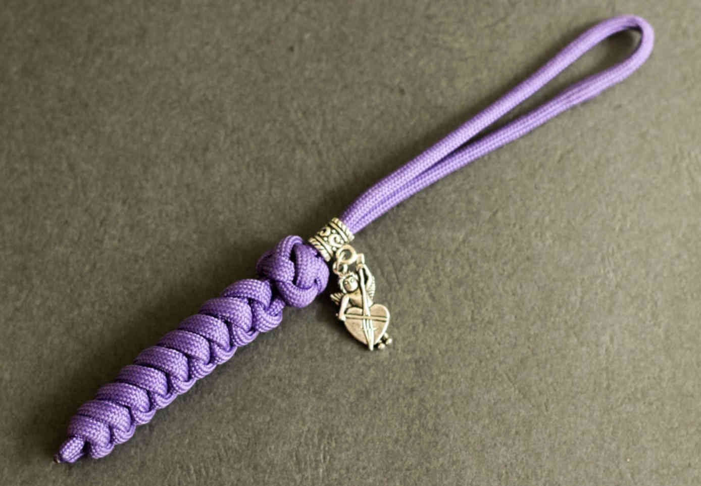 Темляк викторинокс. Темляк своими руками. Плетение паракорда темляк. Cold steel с темляком. Темляк своими руками.