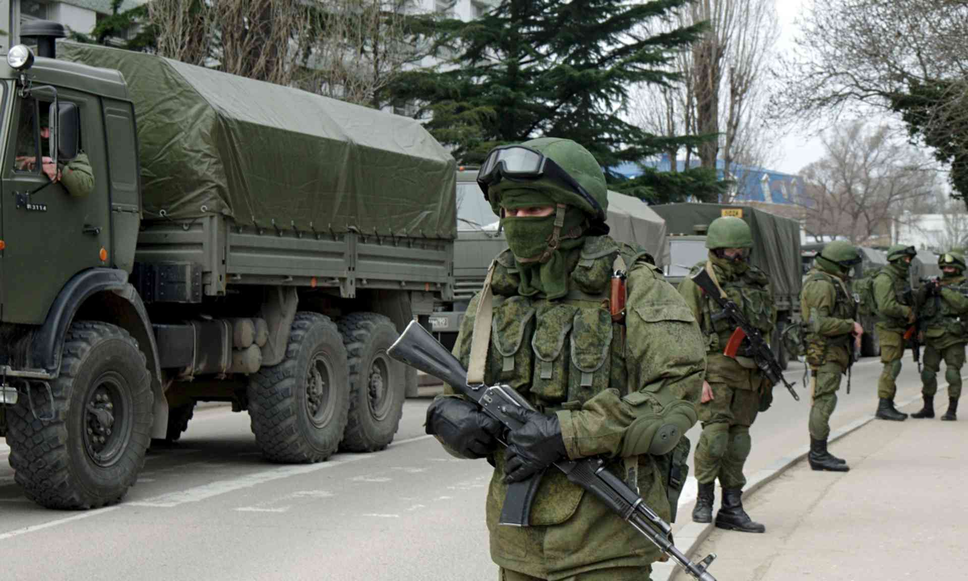 Войска к 3 2 3. Колонна войск. Военная охрана. Что такое колонна в армии. Колонна российских войск в Крыму.