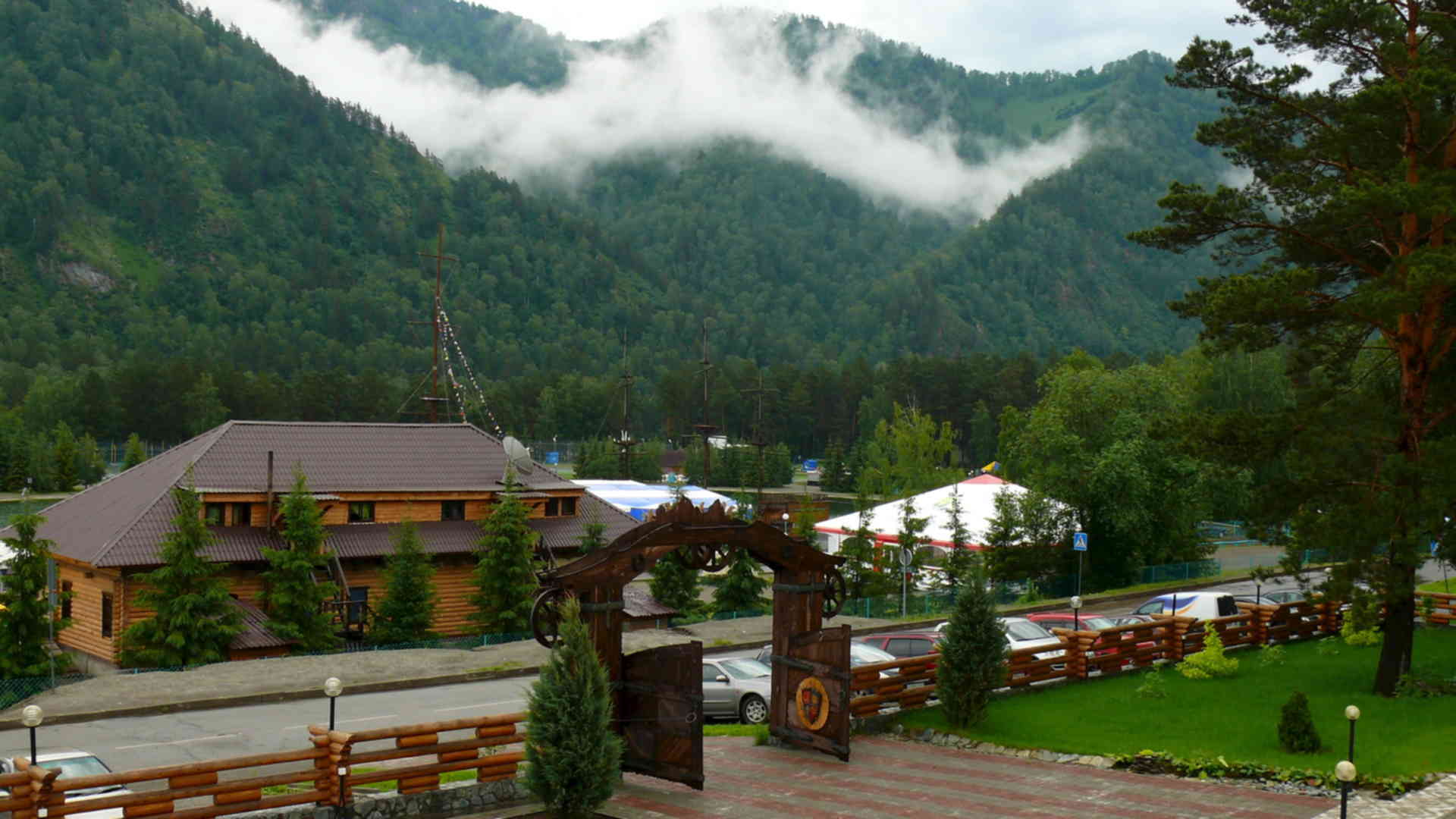 Зона в горном алтае. Турбаза горное озеро артыбаш. Зона в горном алтае. Уожан горный алтай. Горный алтай бирюзовая катунь.