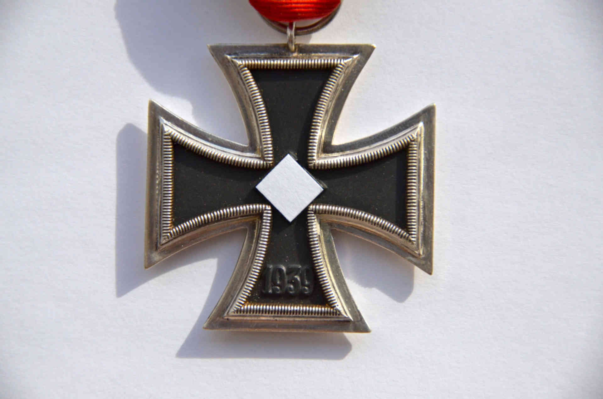 Немецкий крест купить. Железный крест 2 степени Вермахт. Немецкий крест 2 класса. Железный крест 2 Штайнер 1979. Пряжка Iron Cross.