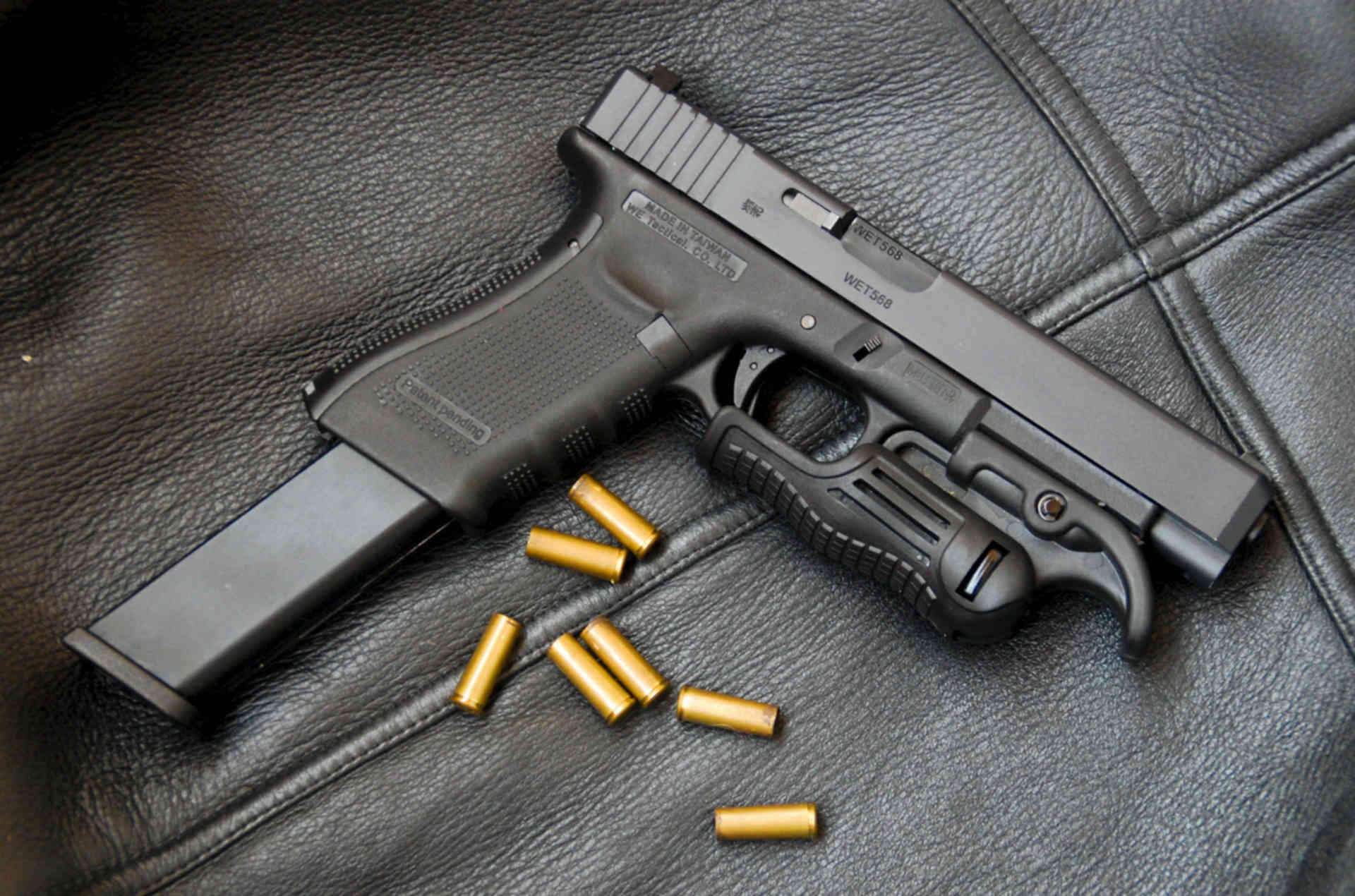 Glock 7. Глок 228. Glock 420. Glock Shadow. Пистолет худ фото.