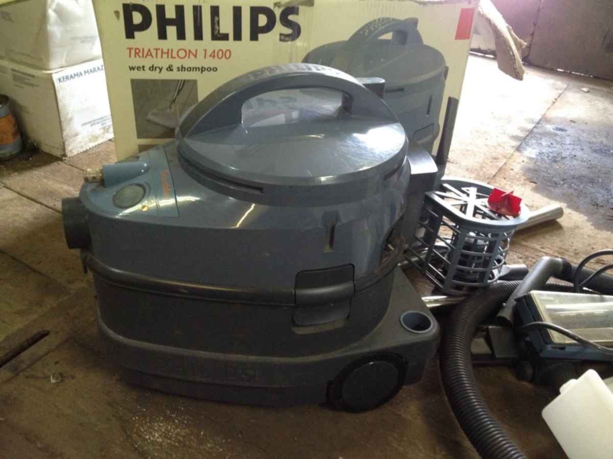 Моющий пылесос Philips, б/у, в наличии. Цена: 2 500 ₽ во Владивостоке