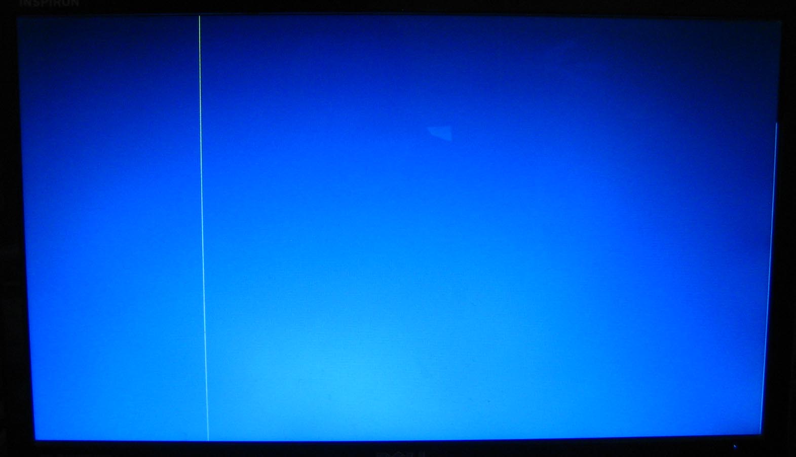 Полоски на экране монитора. Снизу экрана полосы на телевизоре. Синий экран на телевизоре самсунг. Вертикальные полосы на экране. Вертикальная полоска на мониторе.