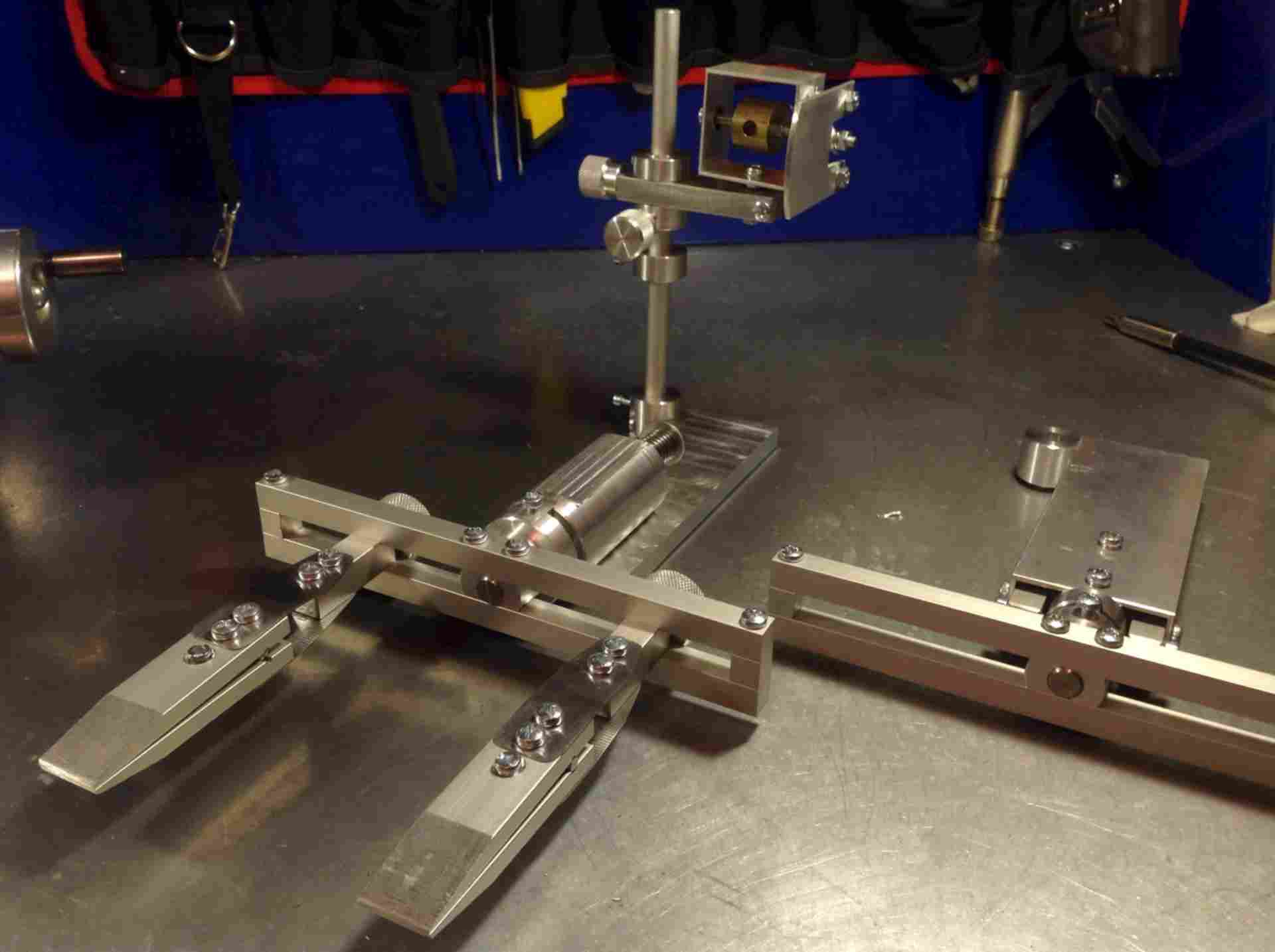 точилка для ножей терминатор 3. заточка поворотного ножа для кожи. точилка для ножей вектор с поворотным механизмом. точилка для ножей guns. держатель угла заточки.