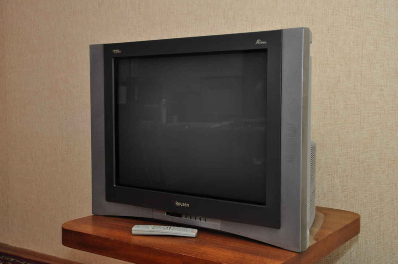 Купить телевизор в великом новгороде. Телевизор Ролсен стерео. Телевизор Rolsen старый. Телевизор Ролсен 42. Rolsen c25r21.