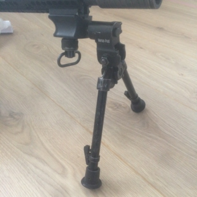 Сошки реплика. Сошки Versa-pod model 3 Bipod. Сошки Versa-pod model 1. Кронштейн для сошек Versa-pod. Сошки "Sky pod" MDT USA catalog.
