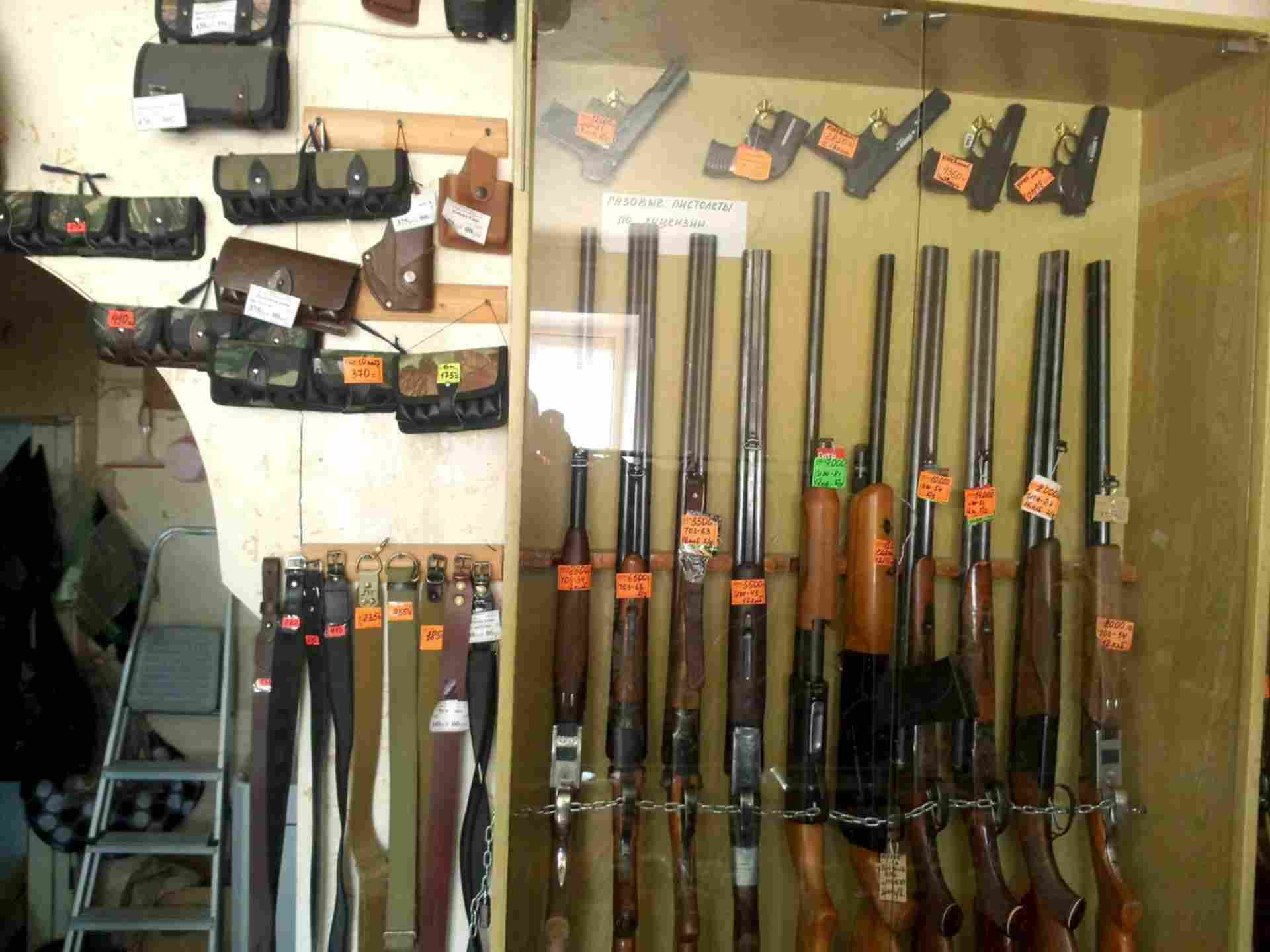 Охотничий комиссионный. Комиссионный магазин охотничьего оружия. Ружье с магазином. Охотничье ружье с магазином. Магазин ружей для охоты.