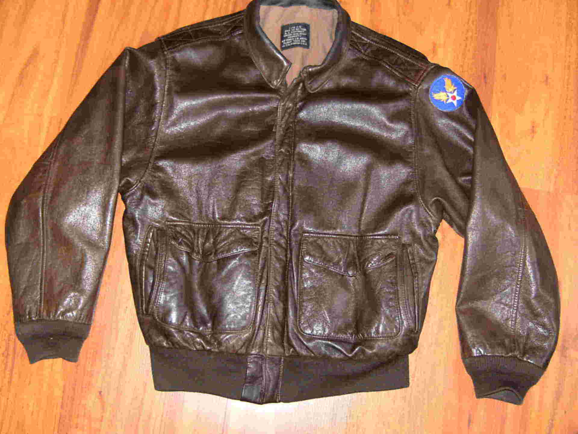 Кожаные куртки брошенные в угол. A2 Flight Jacket. A-2 Flight Jacket из кожи козы. Куртка кожаная Type а-2. Куртка из полимера.