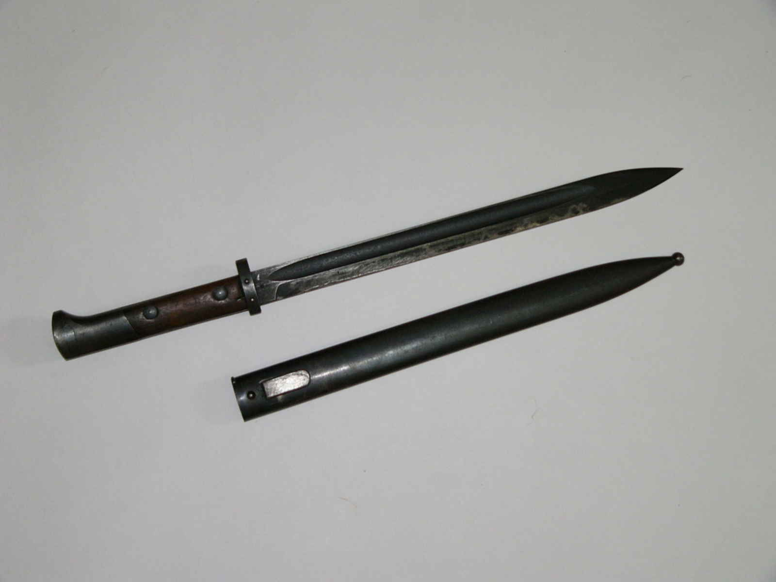 Штык винтовки мосина четырехгранный. Штык нож 4х гранный. Штык 4х гранный от винтовки мосина. Штык винтовки мосина четырехгранный. Винтовка мосина со штыком.