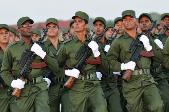 Кубинские военные. Военная форма кубинцев. Военная форма кубинской армии. Кубинские солдаты. Полевая форма кубинской армии.