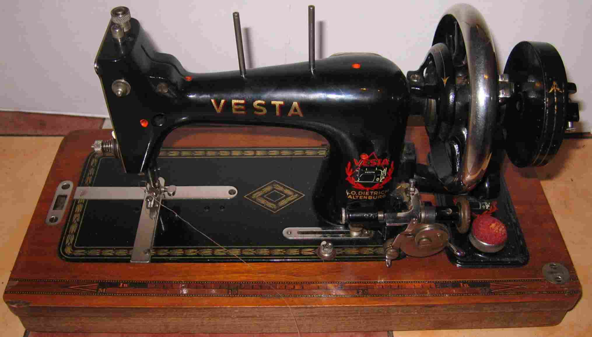 Самая Старая швейная машинка