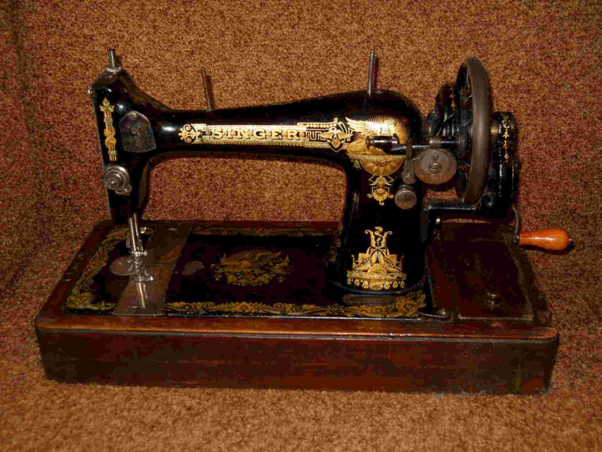 Швейные машины старого образца. Швейная машинка Singer Зингер. Швейная машинка Зингер 7640q. Швейная машинка Singer 8290. Швейная машина Зингер 1886.