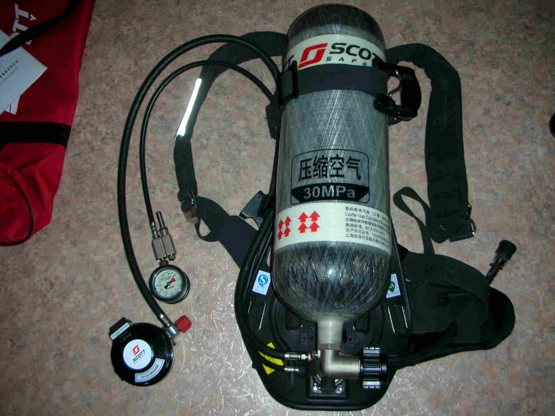 Аппарат водолазный авм-20. Баллон дыхательного аппарата. Дыхательный аппарат pss 4000. Драгер изолирующий противогаз. Драгер изолирующий противогаз.