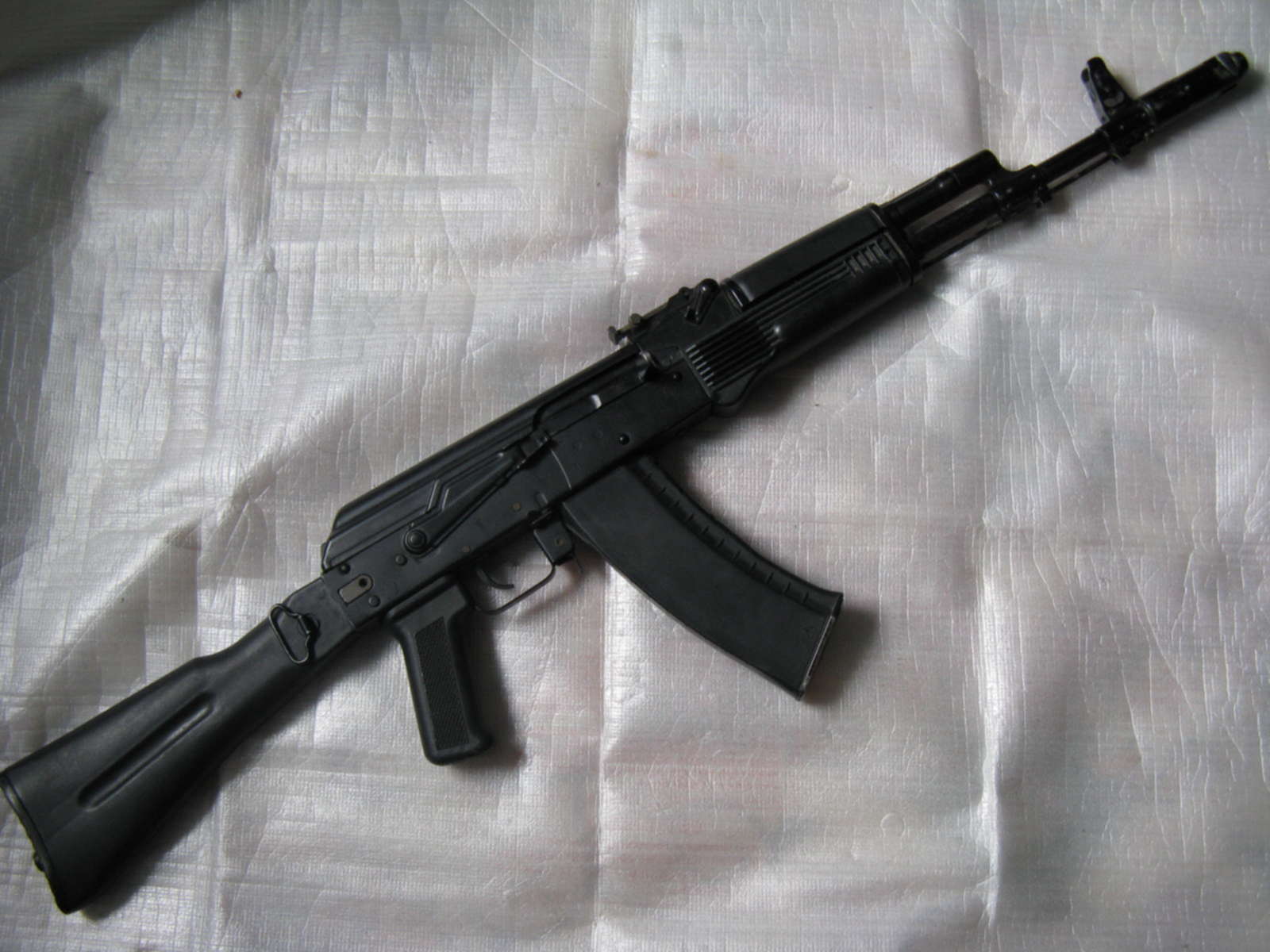 Автомат черный купить. Травматический АК 47 Юнкер. Автомат Калашникова АК-74 травматический. AK 74 пневматический. Акс 74у пневматический.