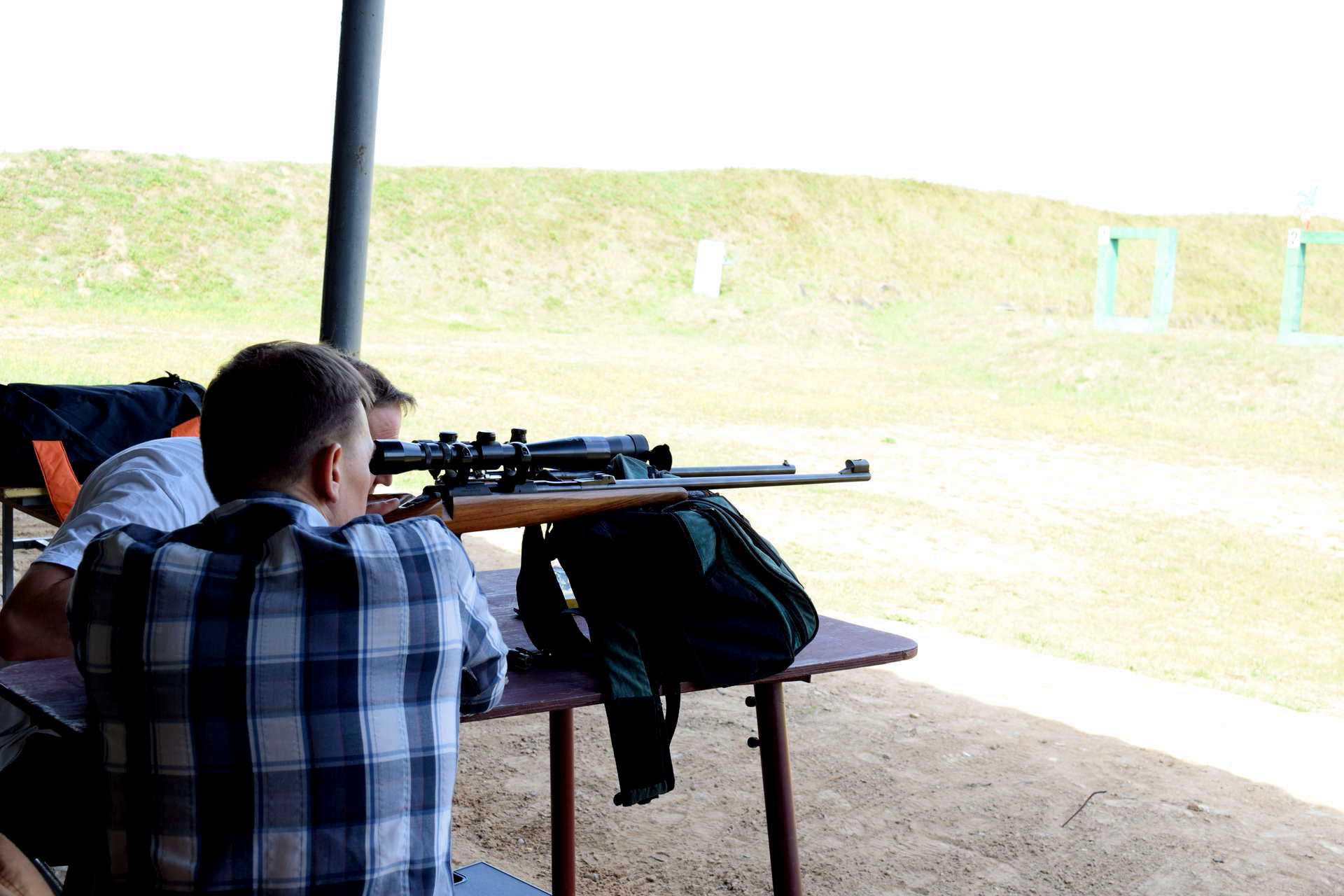 Выстрел 22. Силуэтная стрельба 22lr. Выстрел из ружья. Приглашение на стрельбище. Упор для силуэтной стрельбы.