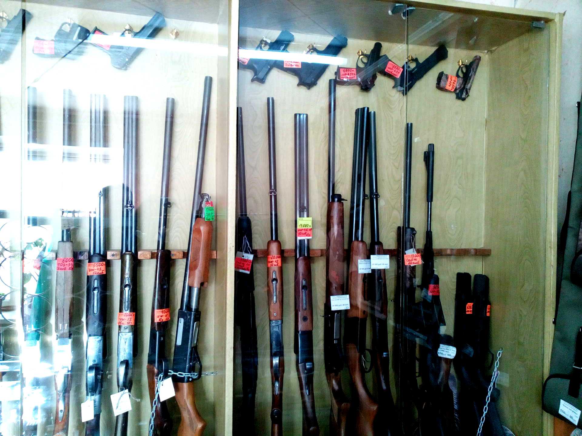 Оружие пермский край. Ружье с магазином 12 калибра. Комиссионный магазин оружия ТОЗ-25. Комиссионные ружья. Магазин ружей для охоты.