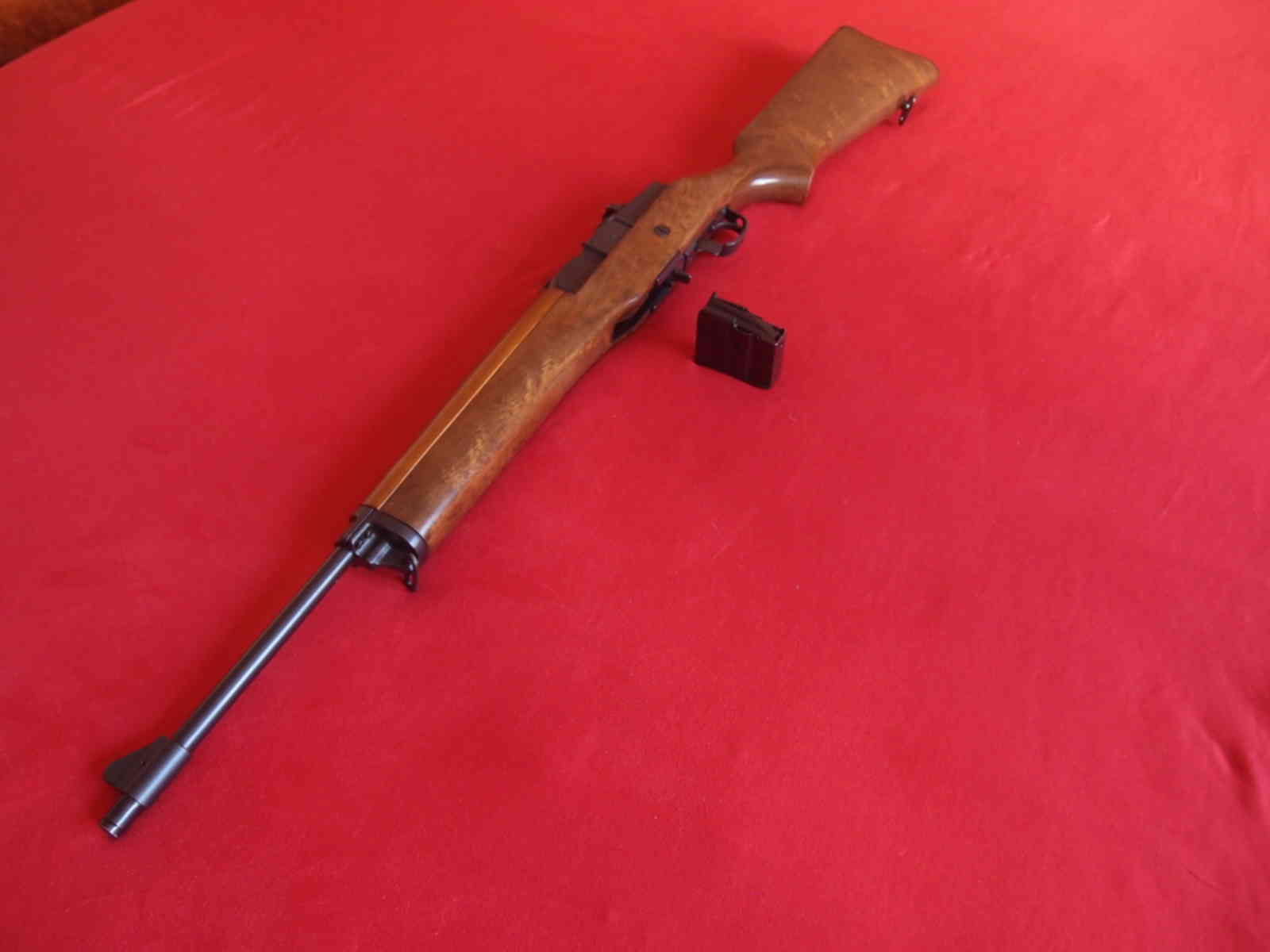 Винтовка москва. Ruger Mini 14 магазин. Ruger Mini-14 Ranch. Ruger Mini 14 магазин на 90 патронов. Sturm Ruger карабин 1980 года оружие цена.