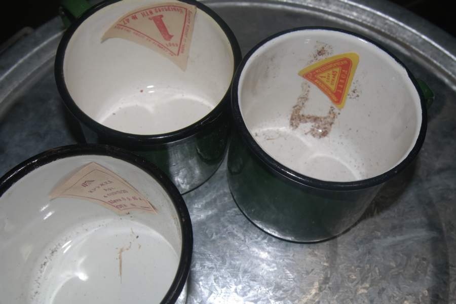 Клейма эмалированной посуды. Советские чашки. Советская эмалированная Кружка. Советские эмалированные кружки. Клейма на Советской эмалированной посуде