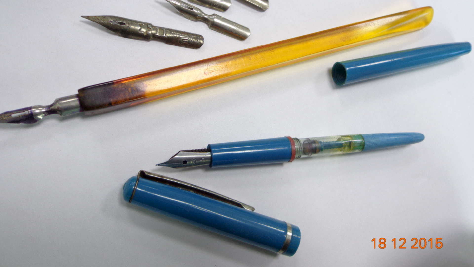 перьевая ручка с открытым пером