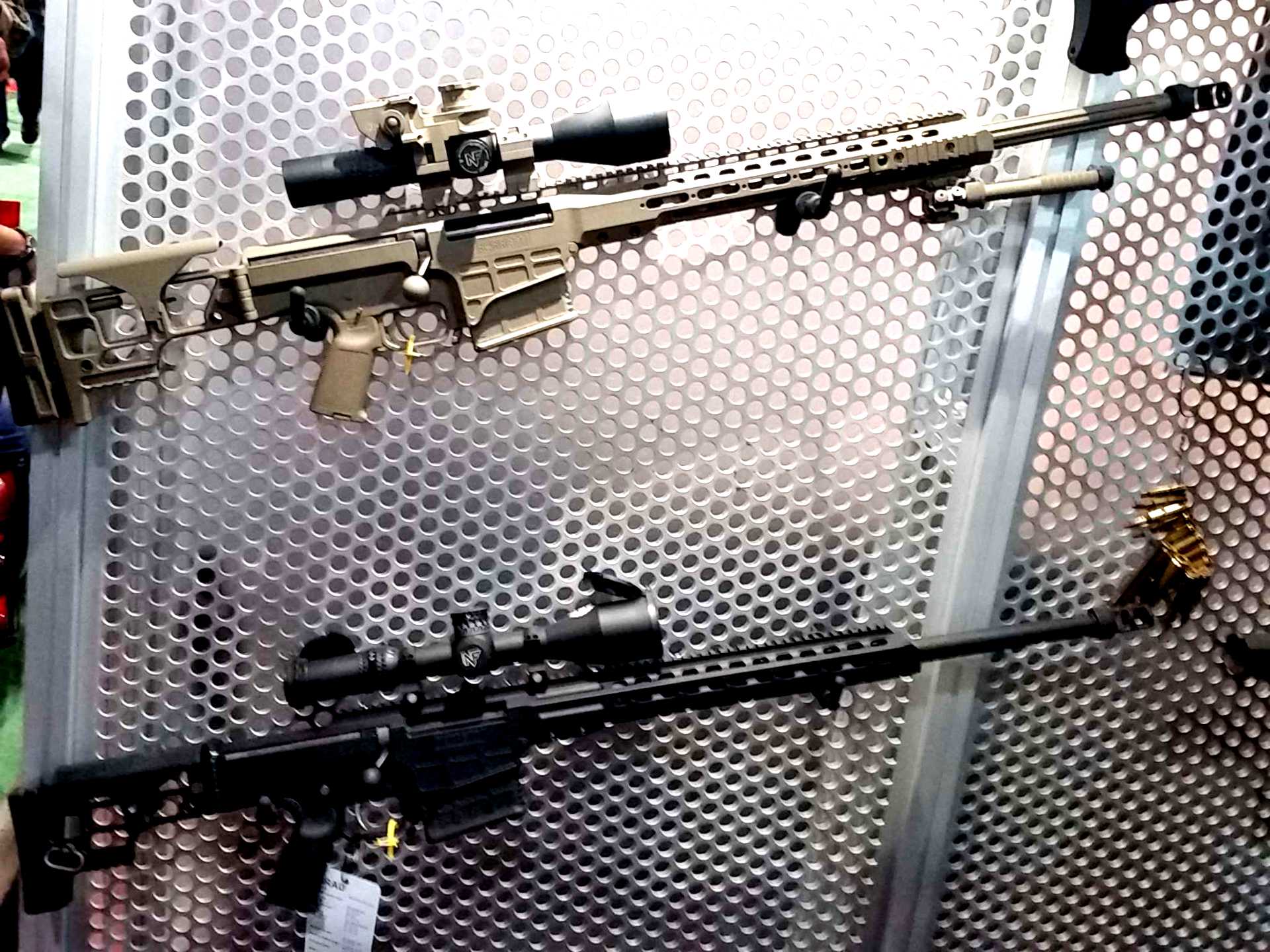 Hmn 338. Винтовка акураси AX 338. Снайперская винтовка ax338 LM. Accuracy International AX 338 Lapua mag. Карабин accuracy International ax338.