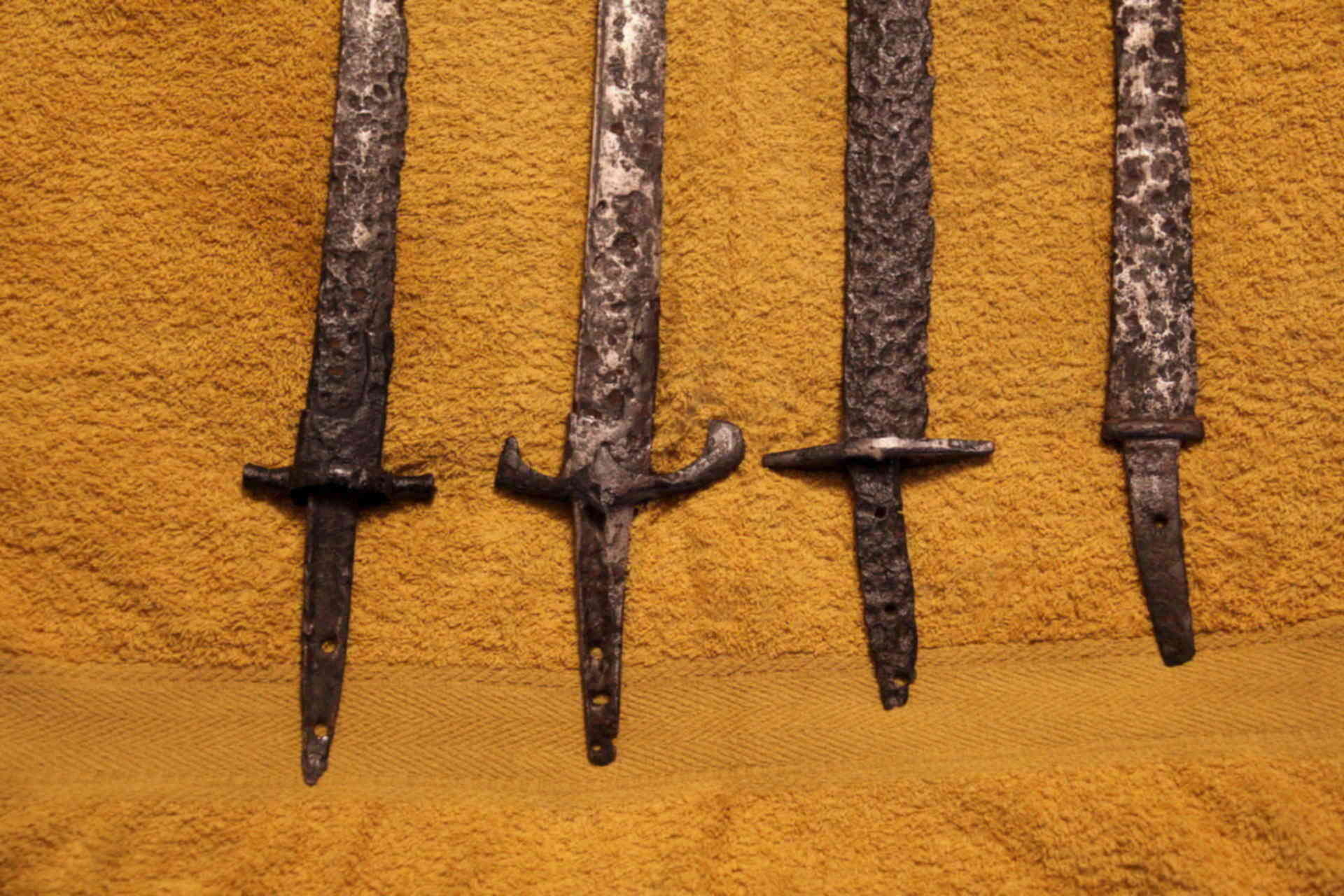 Античная сталь. Киммерийский меч древний. Старинный клинок. Древние кинжалы. Античный кинжал.