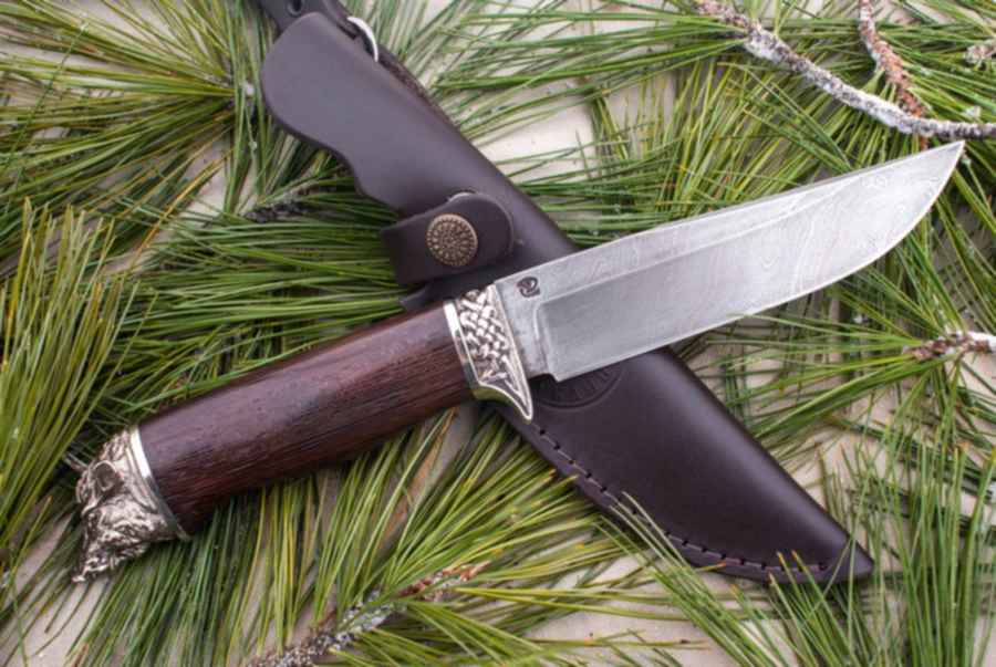 Ножи рядом была. Ножи фото. Красивые боевые ножи. Кукри бадхум. Военный нож.