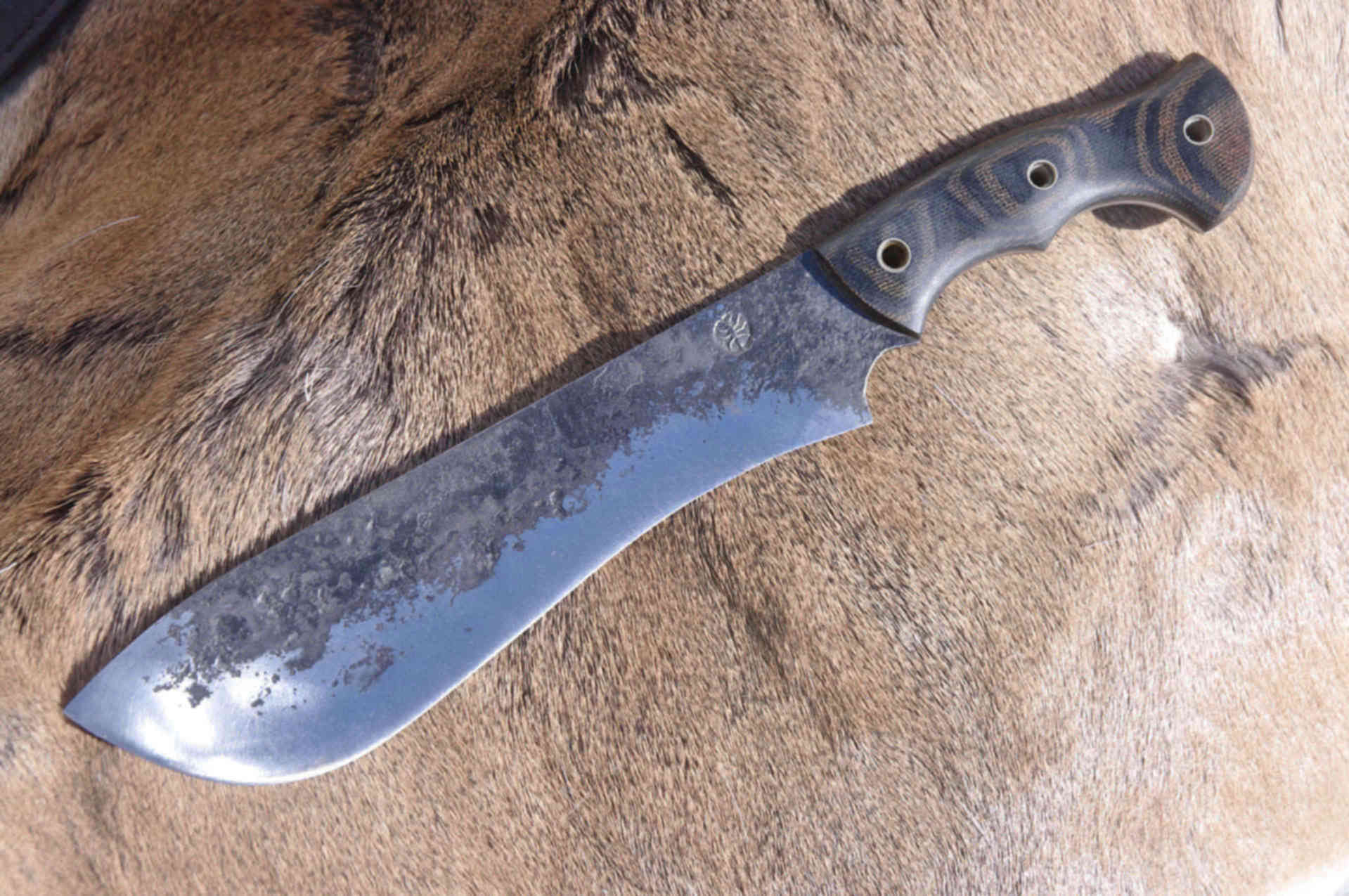 охотничий тесак. тесак нож огромный. тесак для выживания. булатный тесак. виды тесаков.