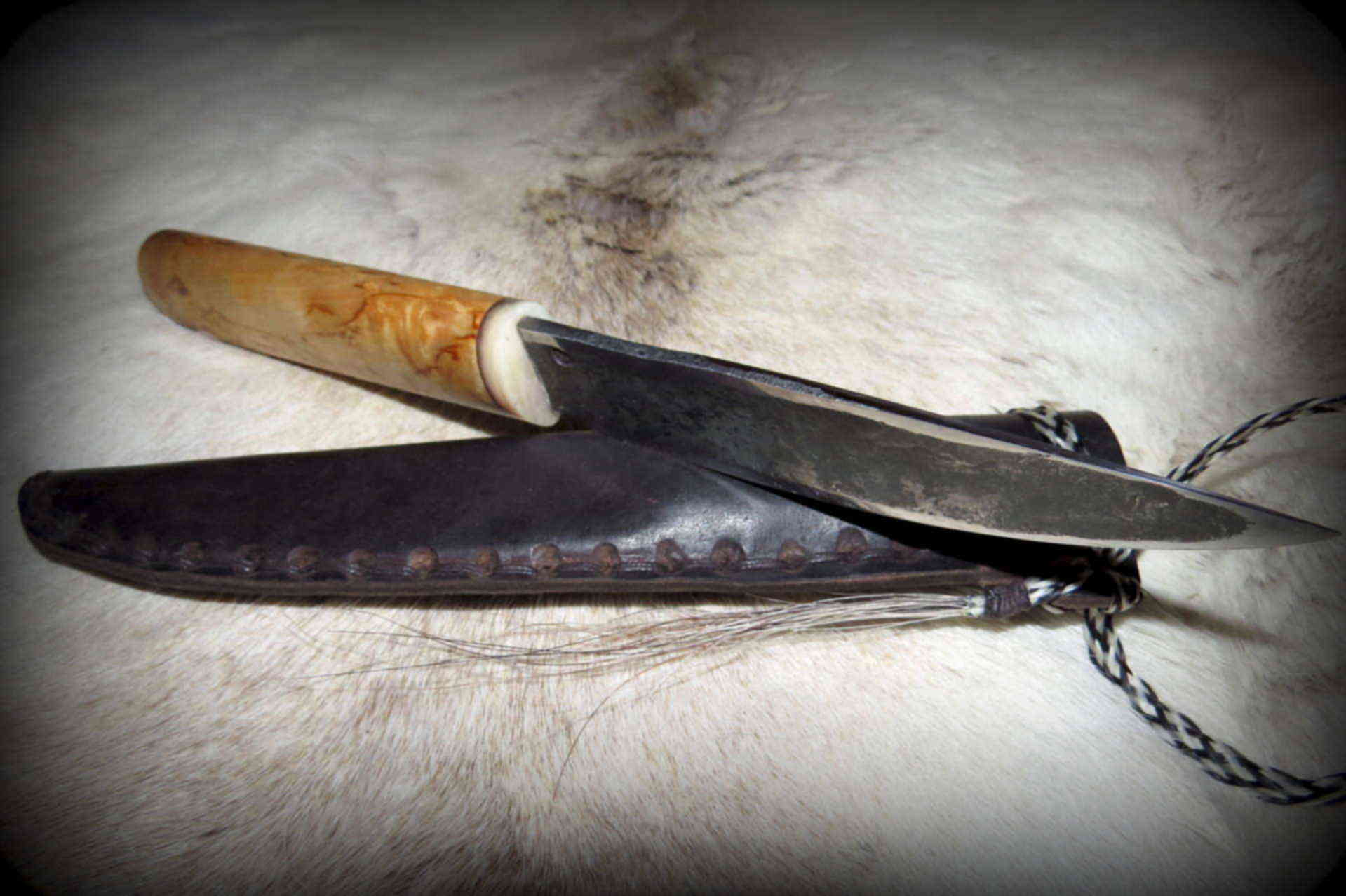 Настоящий якутский. Якутский нож Билюкина. Таежный и Тундровый Якутский нож. Сарыал Билюкин якутские ножи. Якутский нож Саха быhаба.