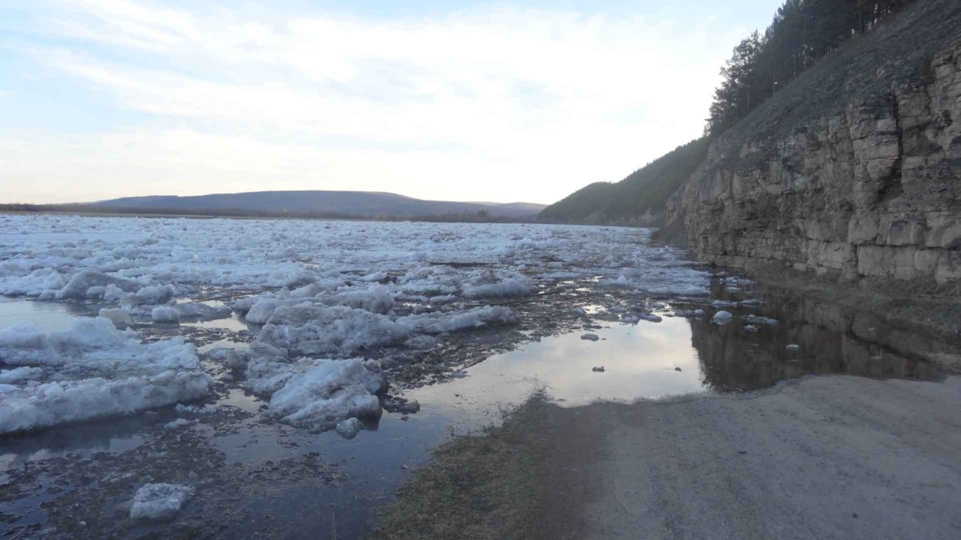 Жигалова погода иркутская область. Ледоход в Жигалово. Природа Жигалово. Река Тилик Жигаловского района. Река Тилик Жигаловского района Иркутской области.