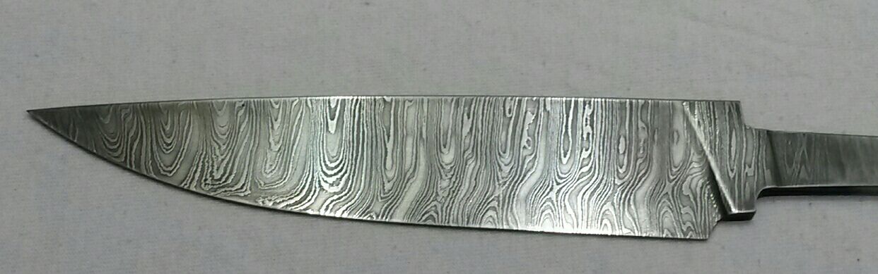 Нож 0049 дамасская сталь. Узор дамасской стали. Ножи кизляр дамаск. Нож сталь р18. Дамаск сталь ножи.