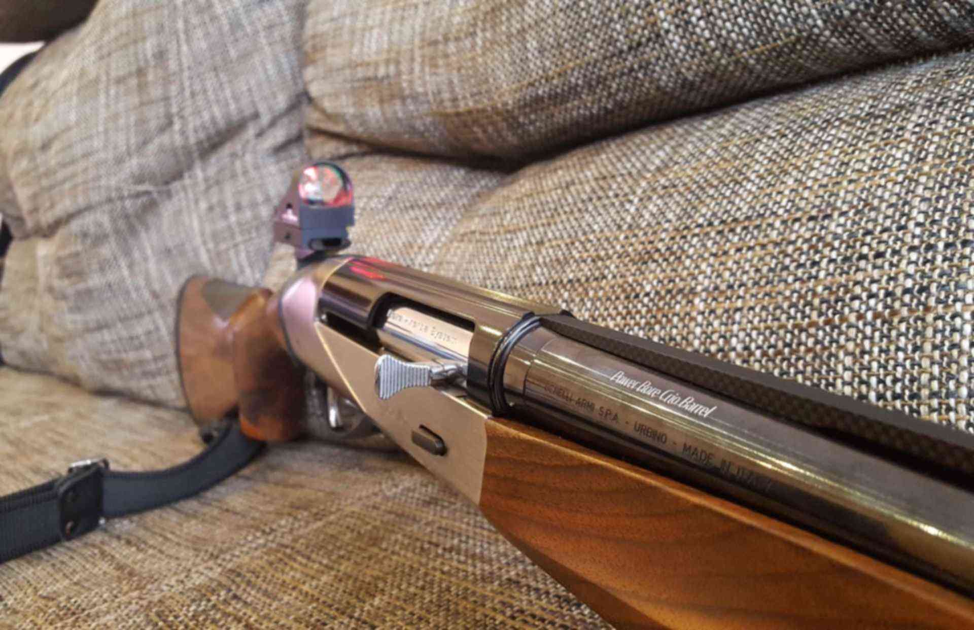 Power bore. Benelli Raffaello коллиматор. Коллиматор на Бенелли Рафаэлло. Коллиматорный прицел на Benelli. Коллиматор Benelli Raffaello 2013.