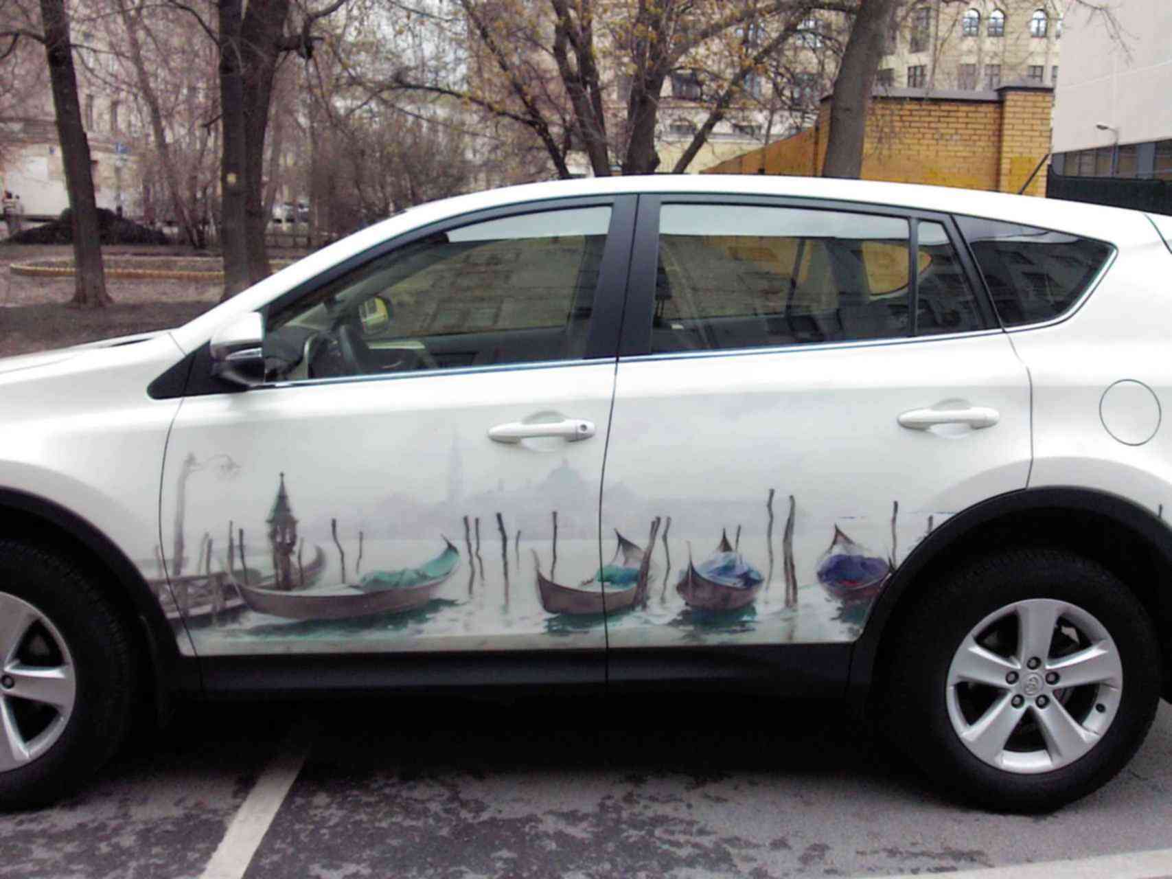 аэрография космос на авто. художественное аэрографии. художественное аэрографии. аэрография. брызги краски на авто.