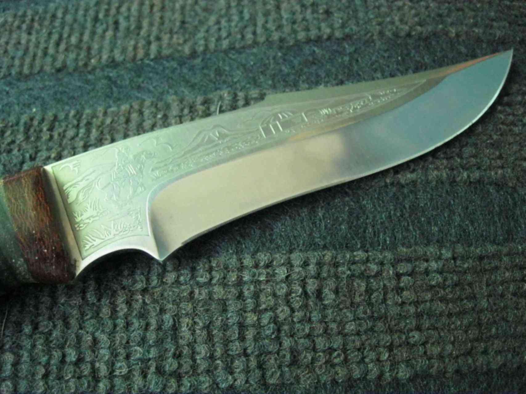 Трюковой нож керамбит. Benchmade 908 бабочка. Купил нож за 100 рублей. Ножи кирамбит радужный. Нож керамбит гамма волны.