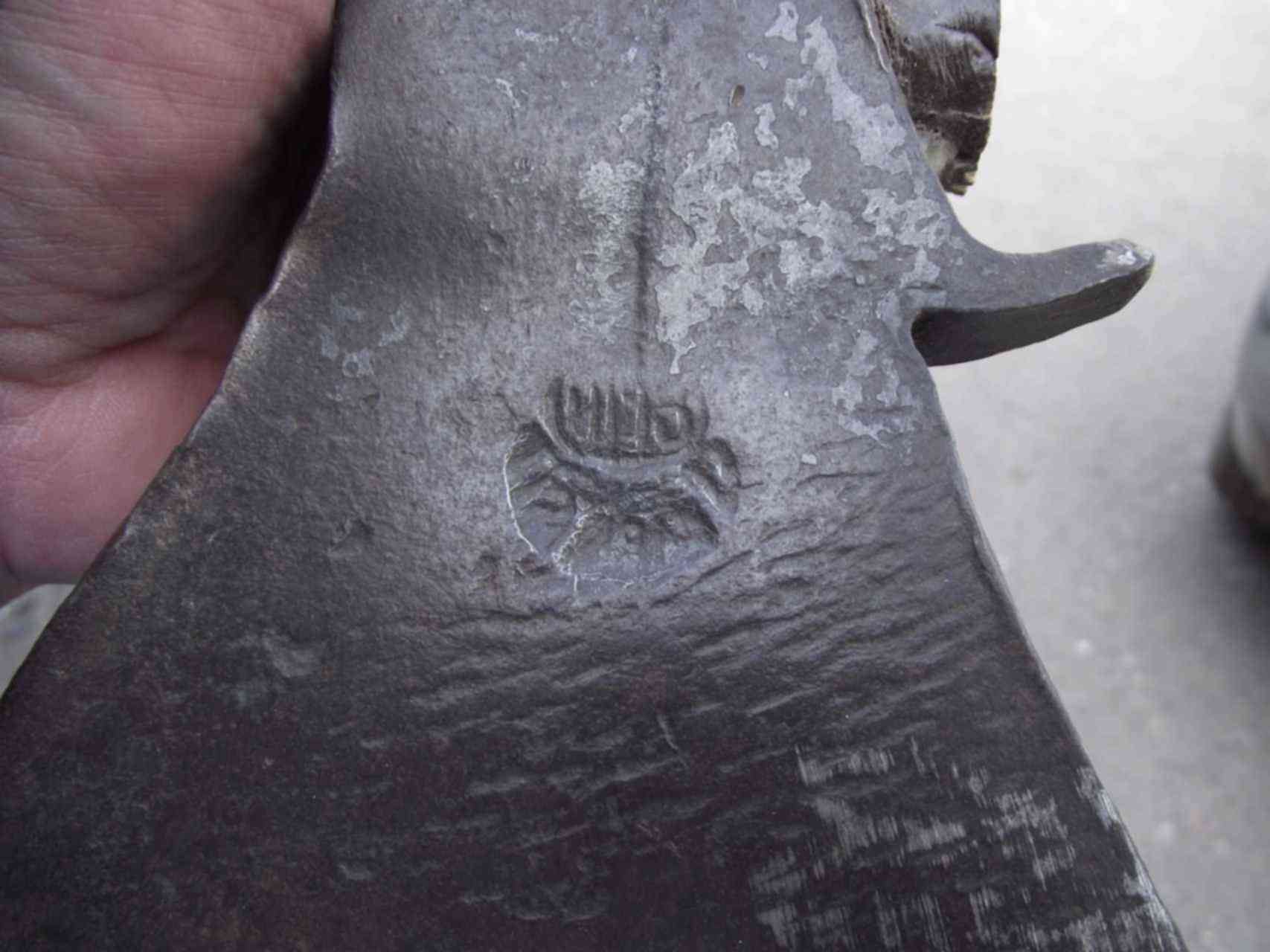 Клеймо отб2 на топоре. Клейма советских топоров. Клеймо топоров зик 1957. Топоры клейма заводов. Клеймо на топоре т800.