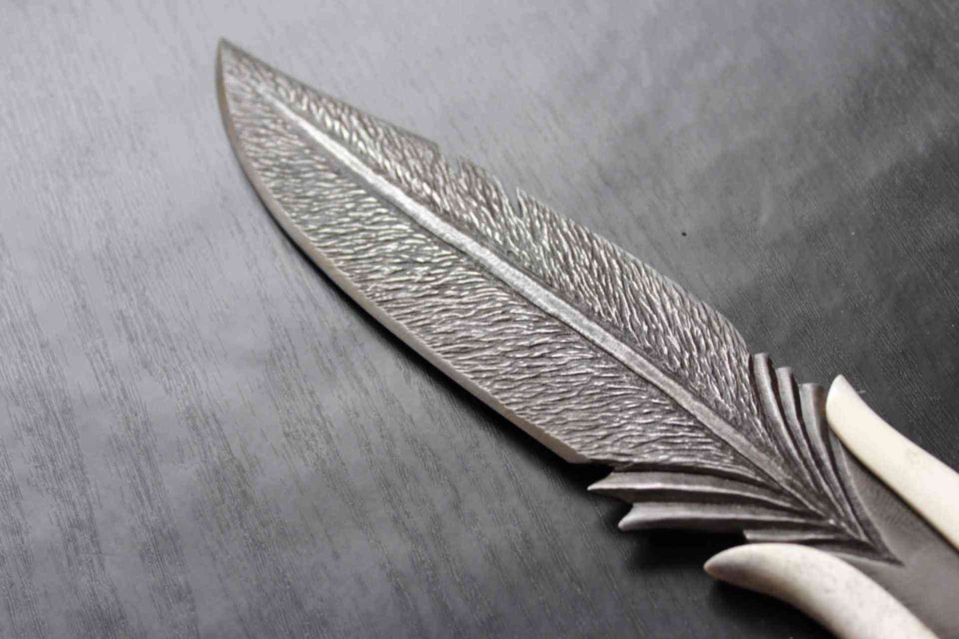 Перо богатства. Нож перо Дамаск. Дамаск перо клинок АИР. Нож мастерская Жбанова Дамаск. Красивый нож перо.