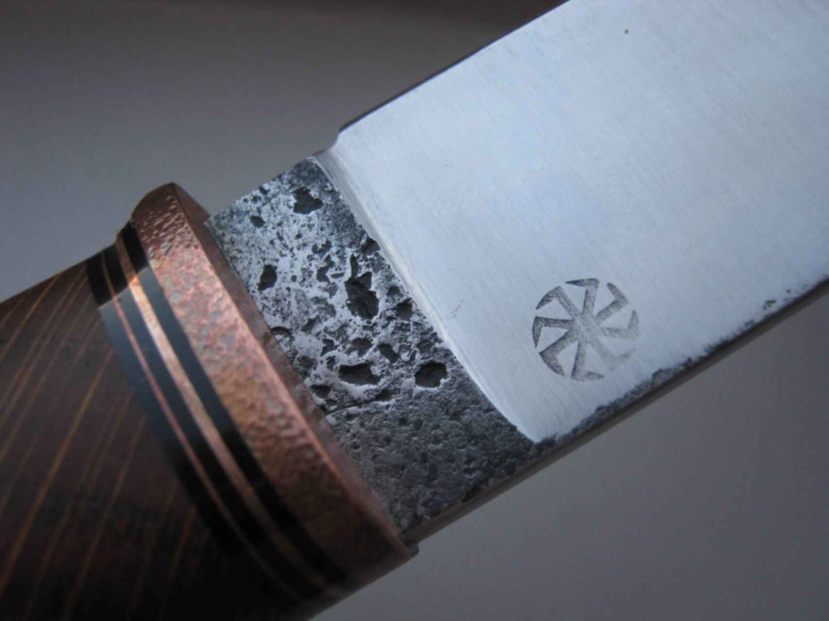 Питтинг выкрашивание. Барибал аир златоуст. Питтинг на никелевом покрытии. Питинг. Выкрашивание распредвала.