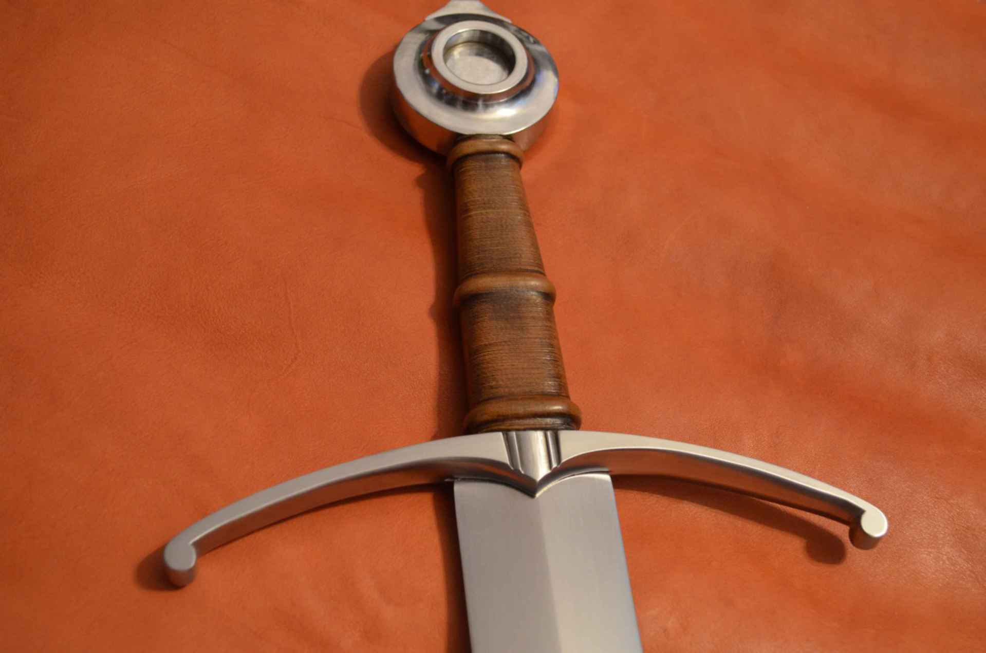 Бутафорский меч. Стальной стилет. Игрушечный кинжал. Бутафорский меч. Железный меч.