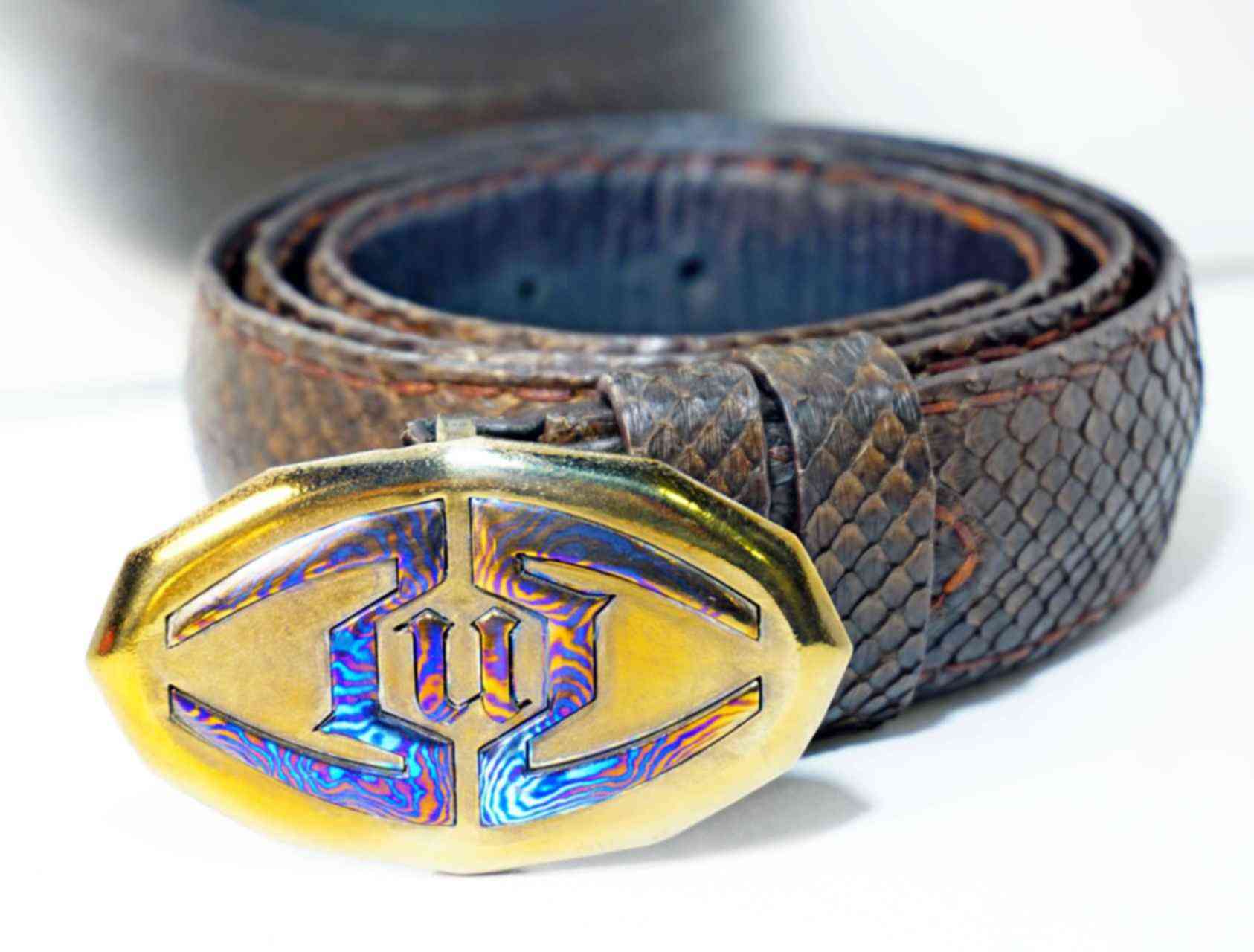 кастомные ремешки. кастомные ремешки для часов. ремешок для часов кожа питона. пряжки для ремней из тимаскуса. ремень ведьмак.