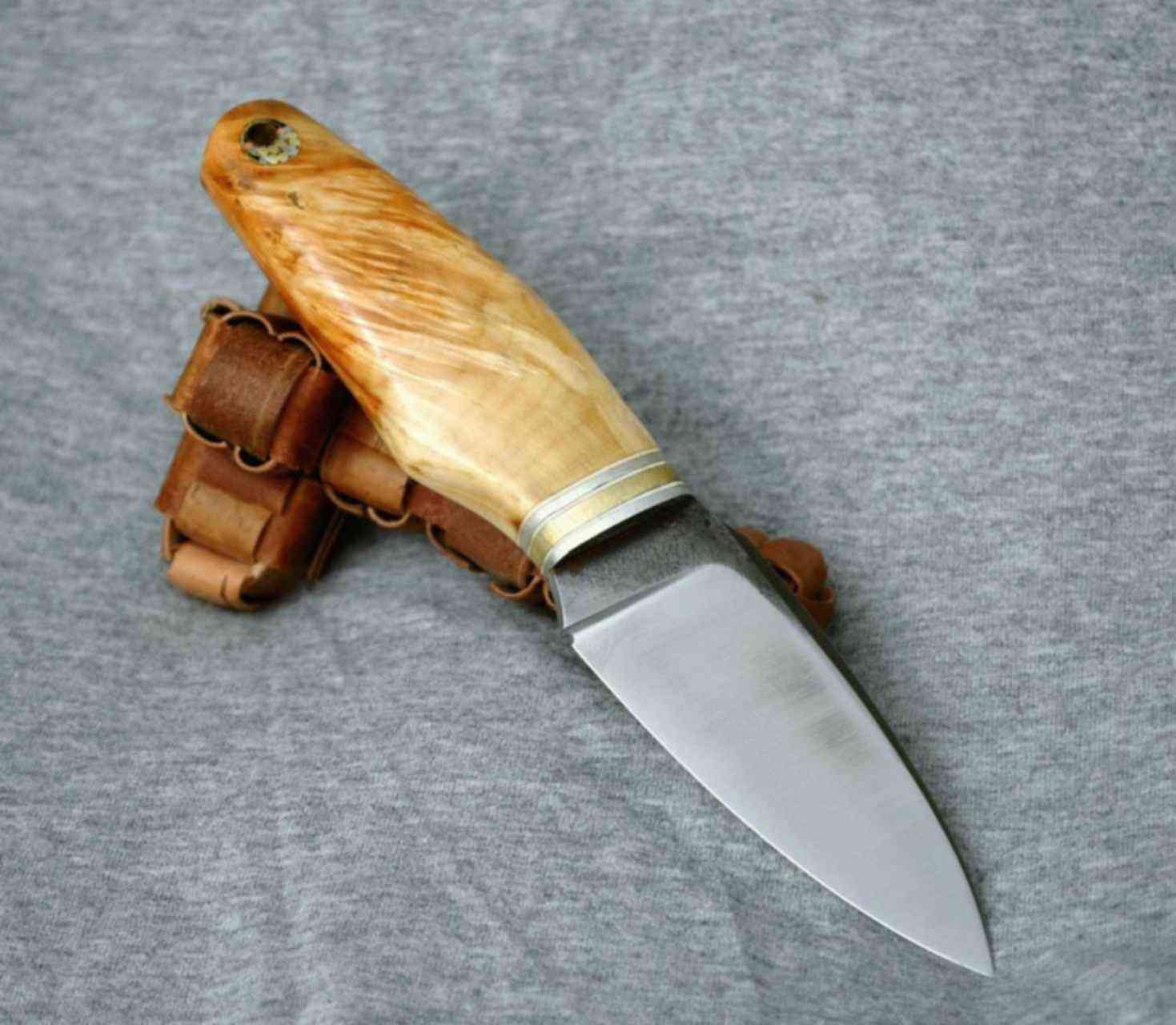 Нож с широким лезвием