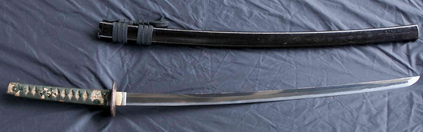 Katana 17. Катана и вакидзаси 17 век. Японский самурайский меч 16 века Wakizashi. Японский меч катана 16 века. Катана японца 16 век.