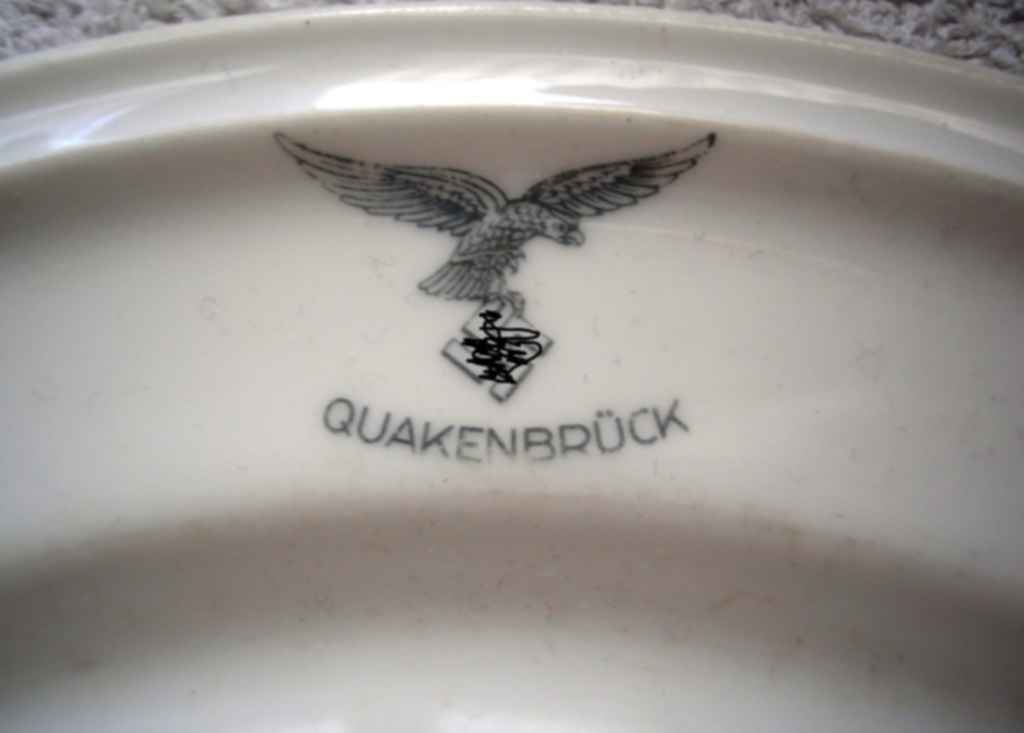 Кружка кофейная люфтваффе клейма. Тарелка вермахт. Солонка люфтваффе. Посуда третий рейх люфтваффе. Блюдце люфтваффе.