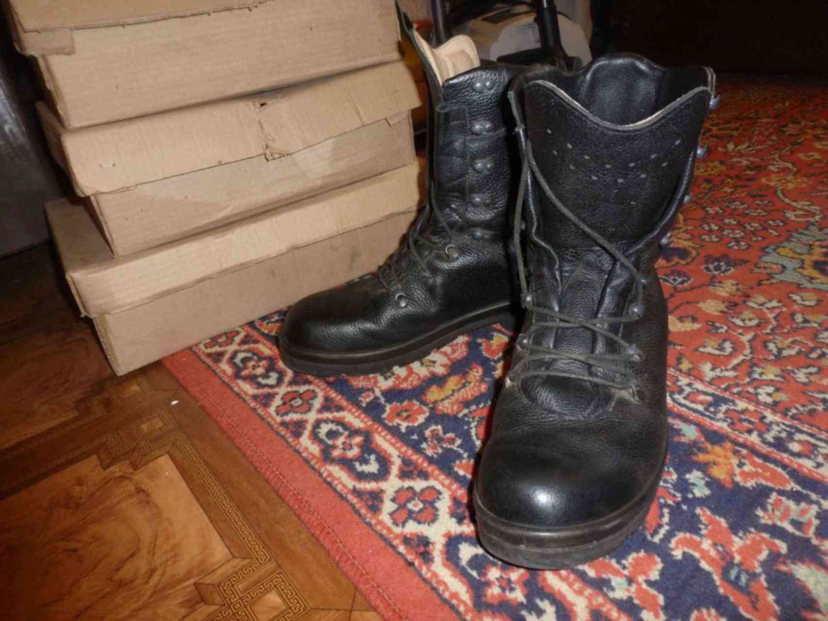 Берцы осенние мужские. Берцы крокодилы 1990. Берцы бундесвер 1998. Продаем берцы. Армейские берцы крокодилы фарадей.